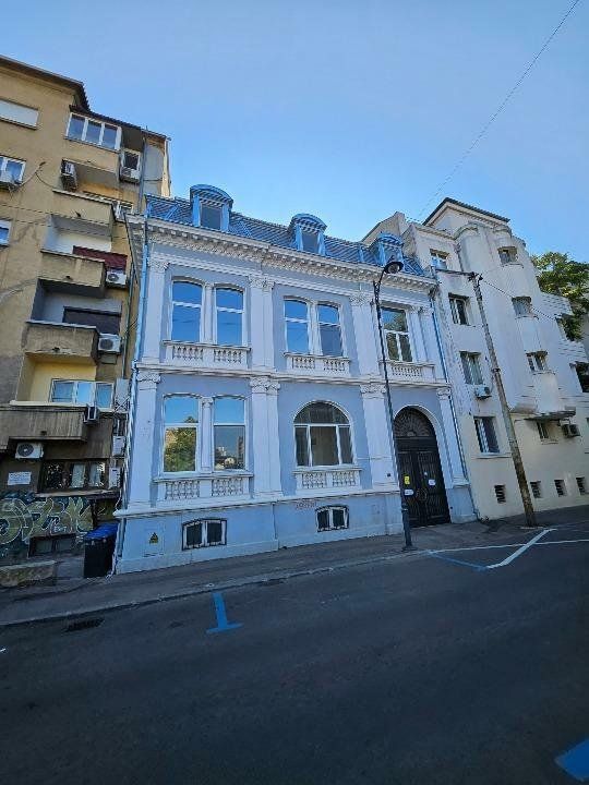 Ag BRASADAS închiriază vila cu 22 camere Piata Universitatii