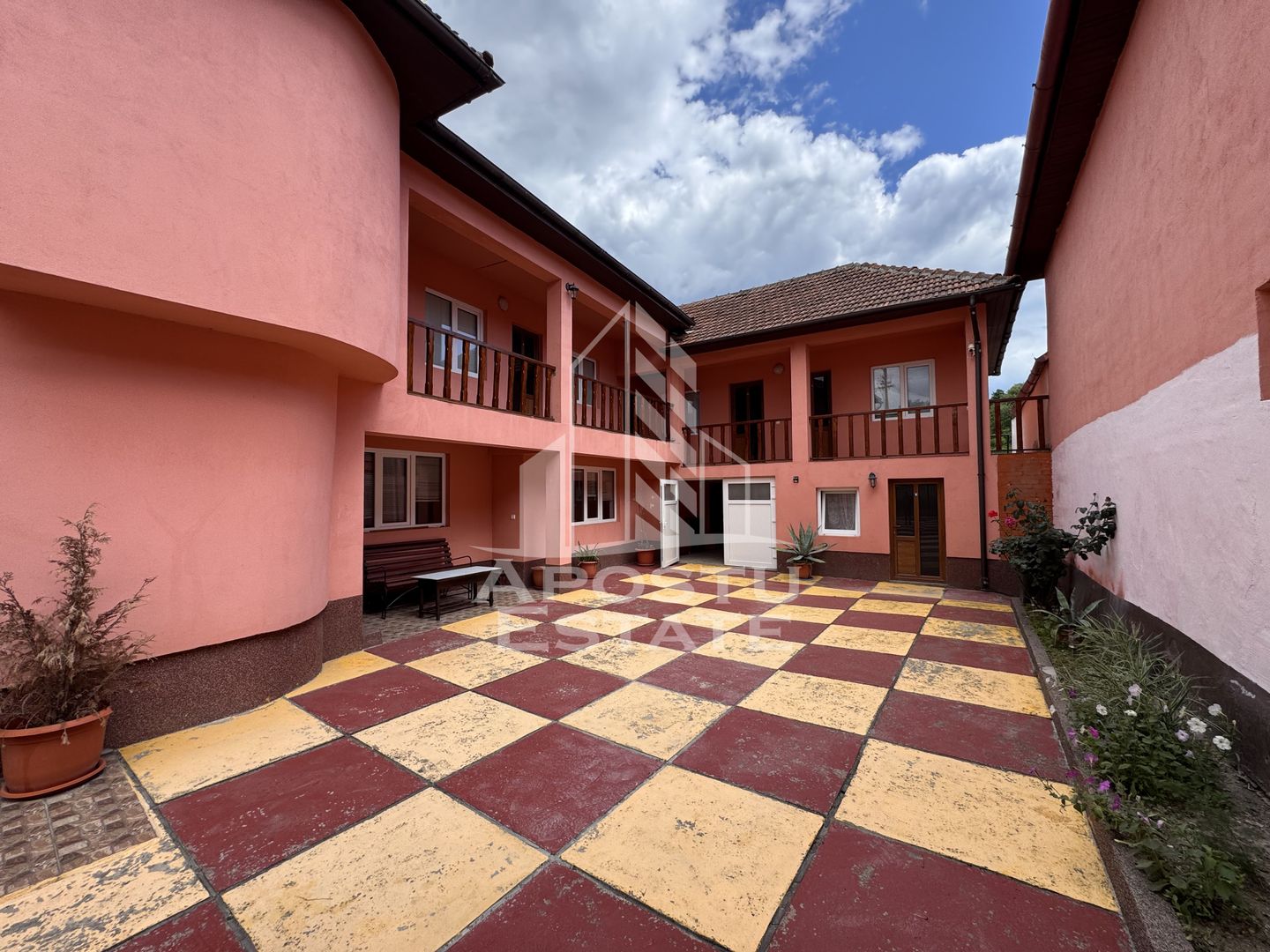 Pensiune cu 8 camere, cu iesire la rau, Salasu de Jos, Hunedoara