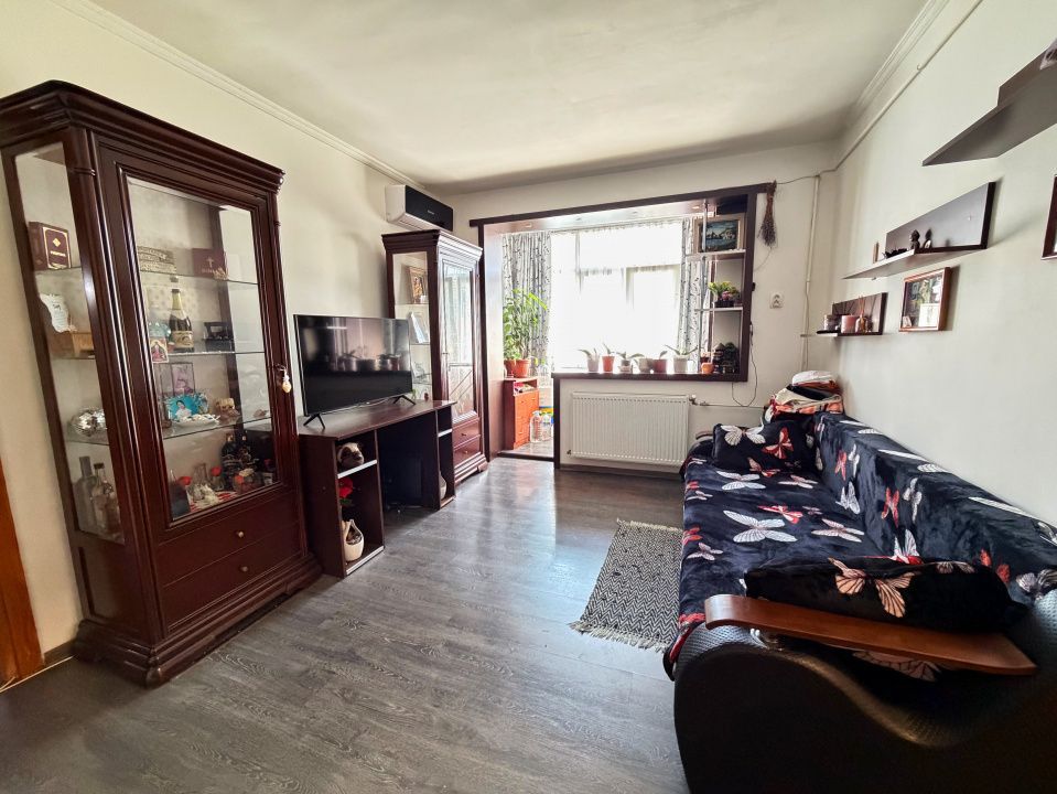 Apartament 2 camere semidecomandat zona Fratii Golesti - Gara