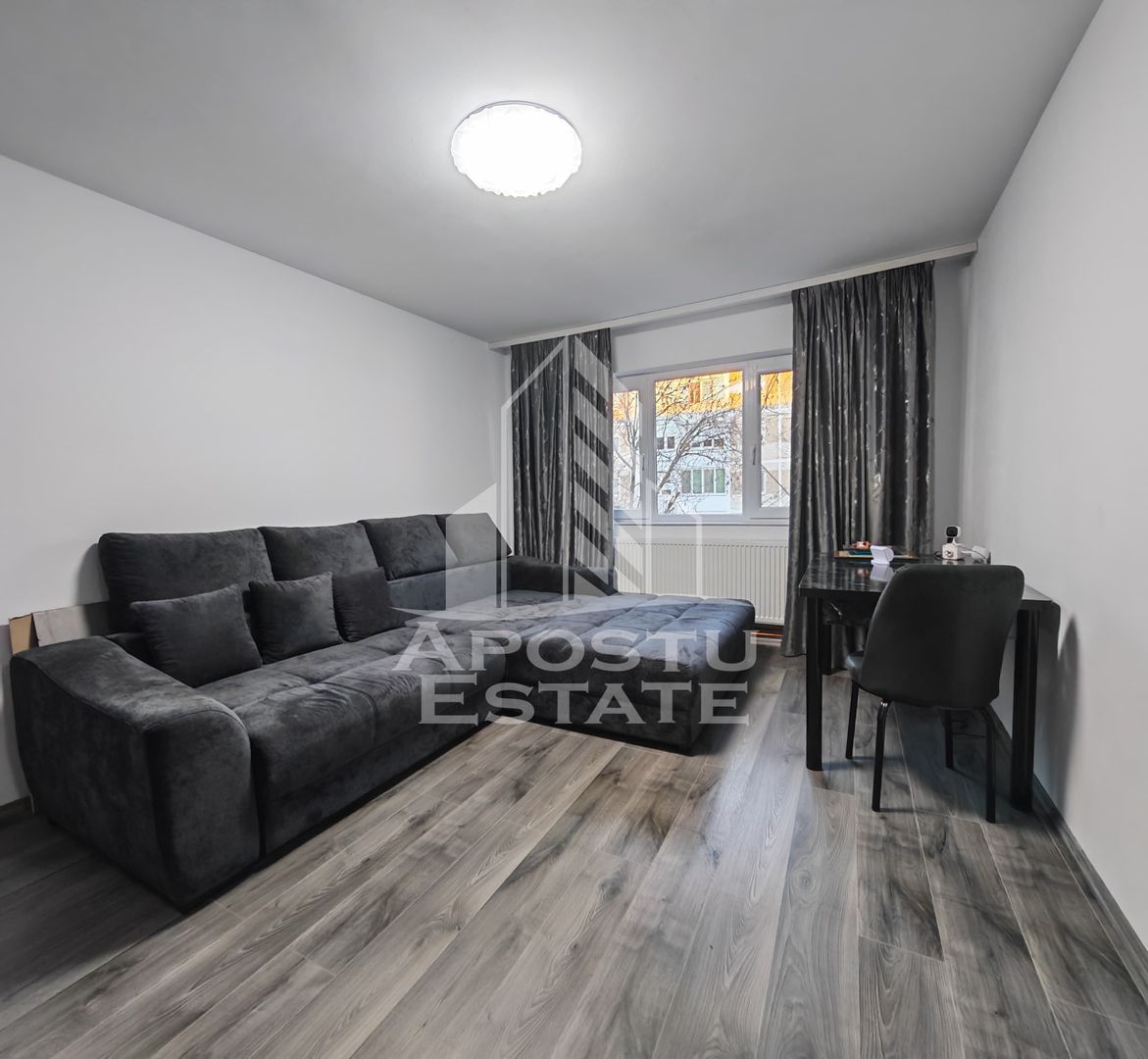 Apartament de vanzare cu 3 camere, etaj intermediar, zona Dacia
