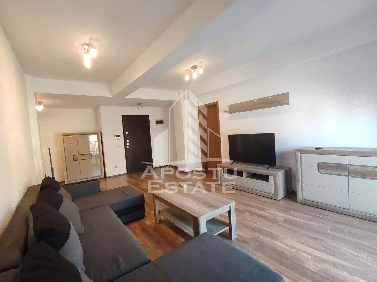 Apartament 3 camere,3 parcari, renovat 2026, Dumbravita -Timisoara