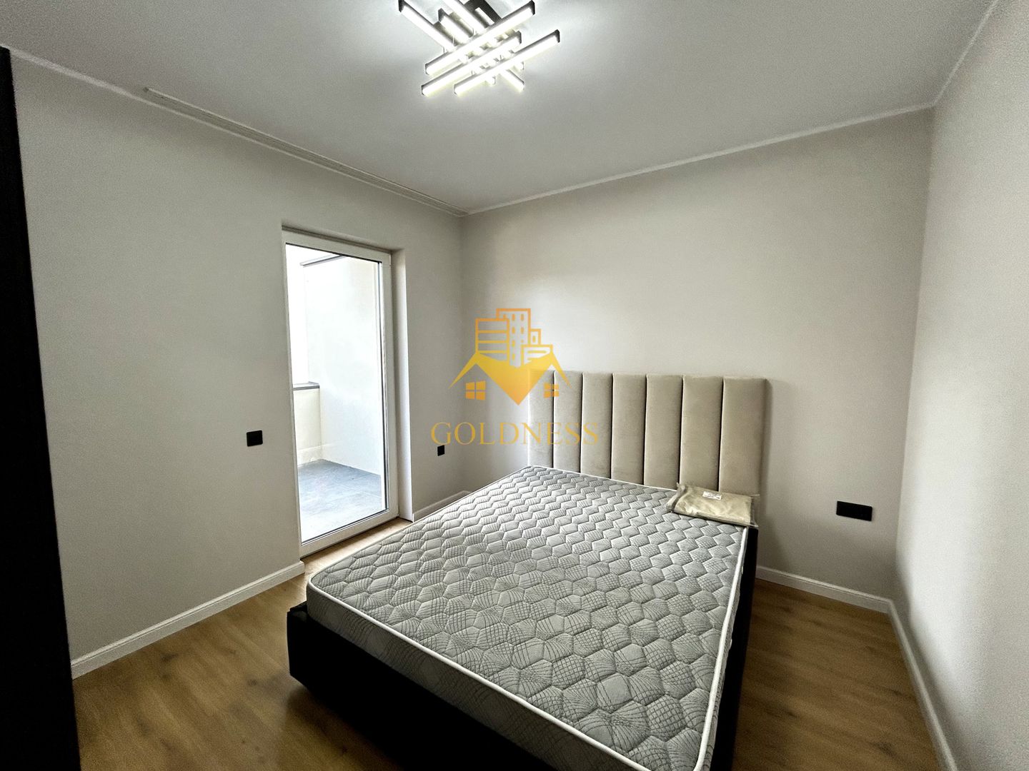 2 camere open space, Parcare, Prima Inchiriere, Piata Oser, Bulgaria