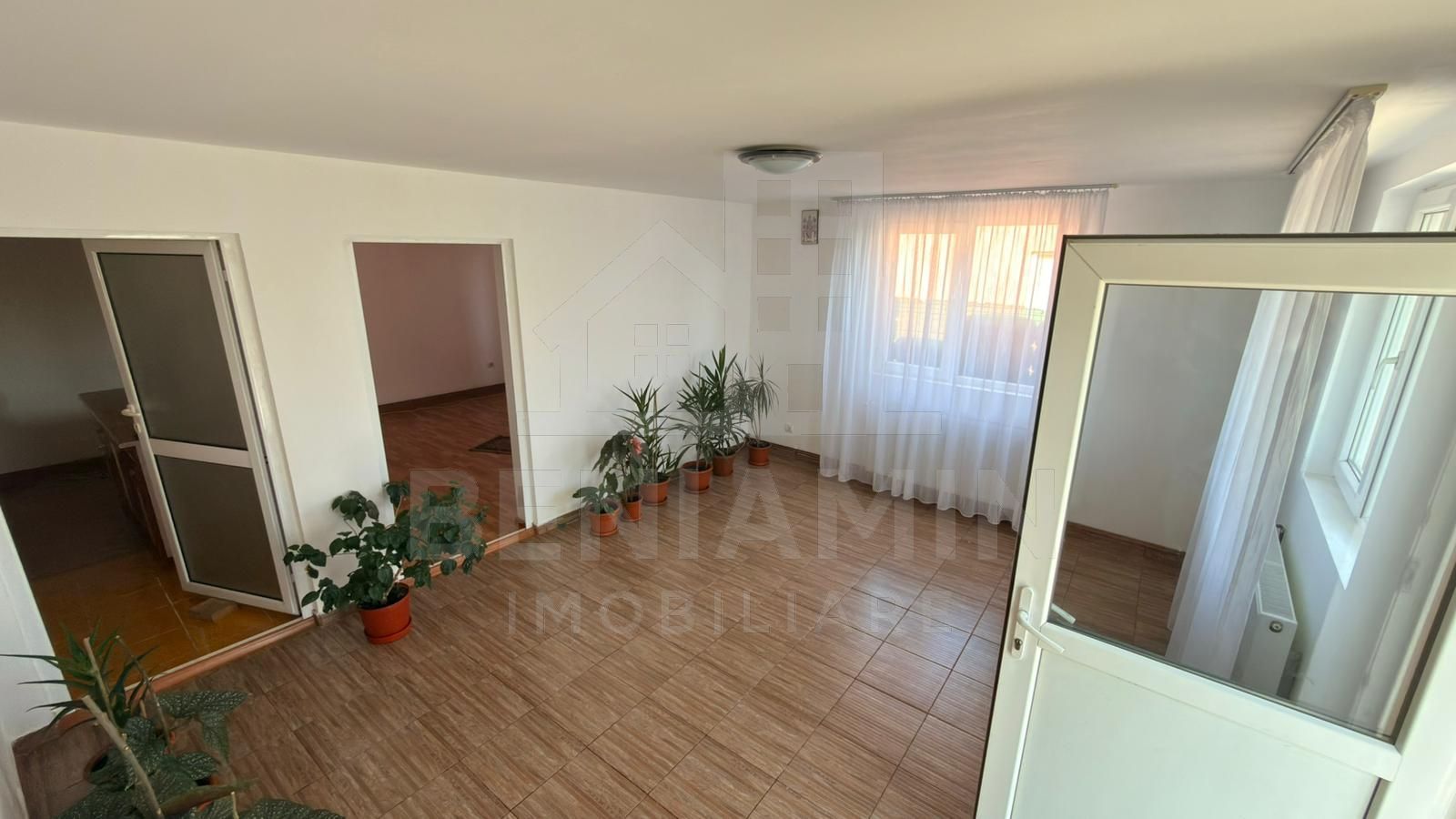 Vand Casa P+M 5 Camere-Curte si Strada Privata-Zona Catargiu