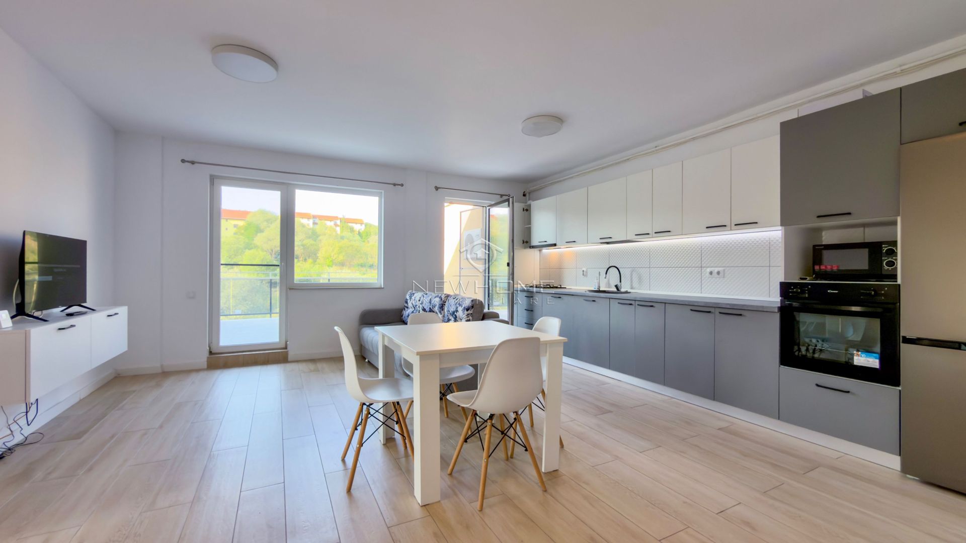 Apartament 3 camere, 70 mp, tersa 45 mp, 2 parcari, Floresti