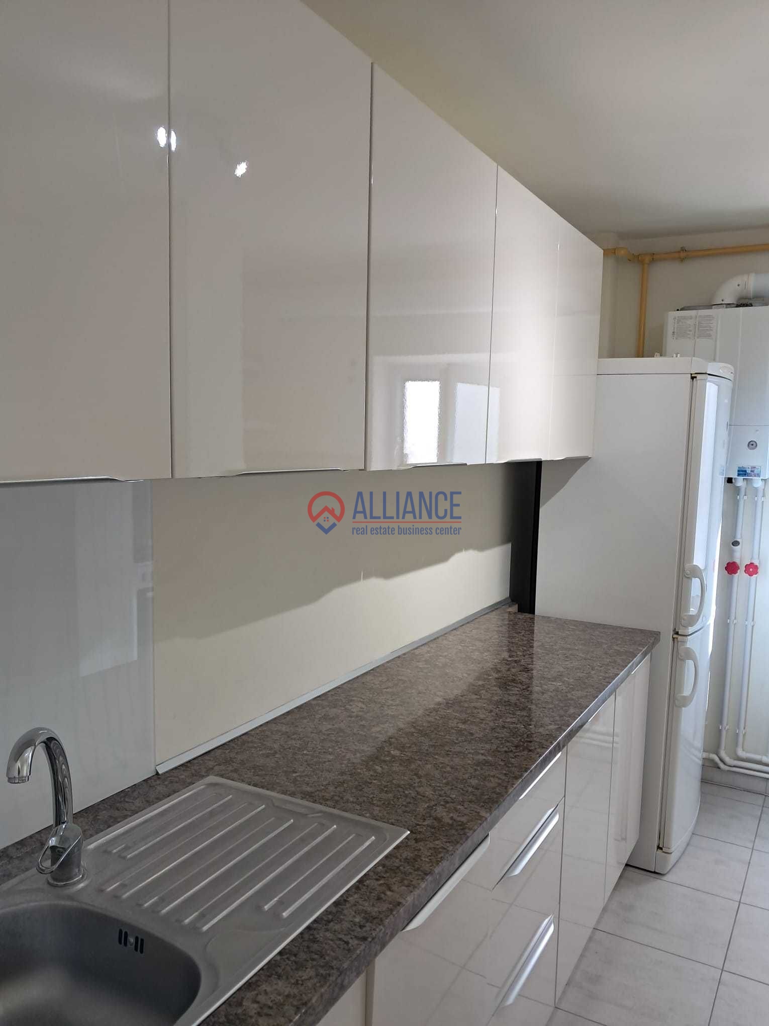 Închiriez apartament 2 camere zona km 5