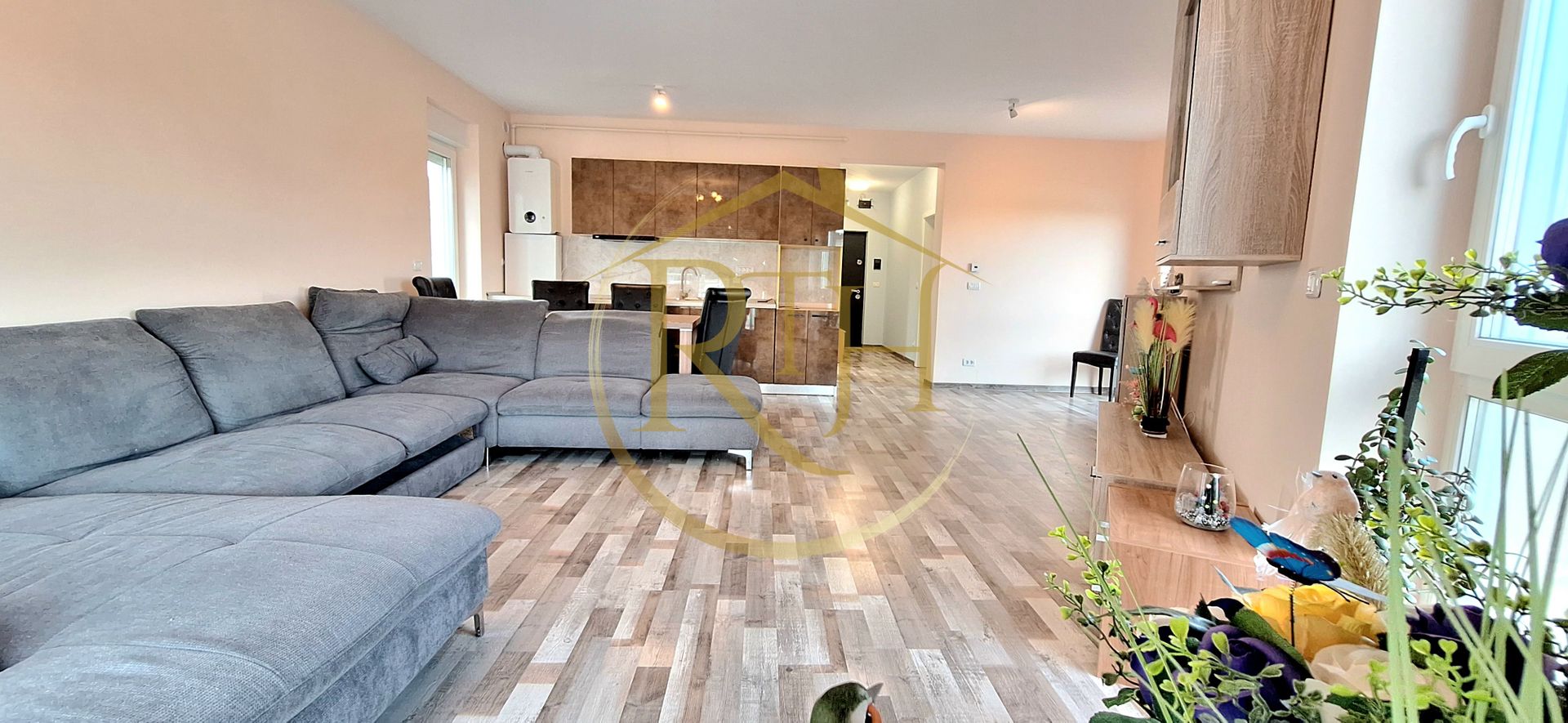 Oferim spre vanzare apartament 2 camere, 60 mp curte, Giroc, 0% Comision