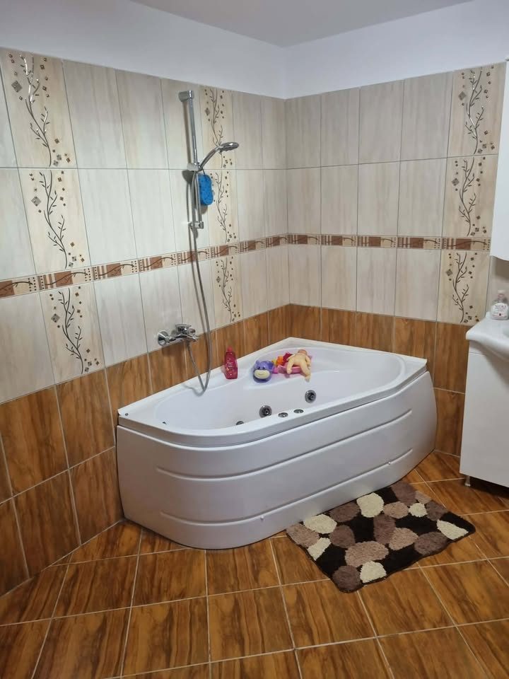 Casa recent construita 130 mp + teren 500 mp la 10 minute de oras