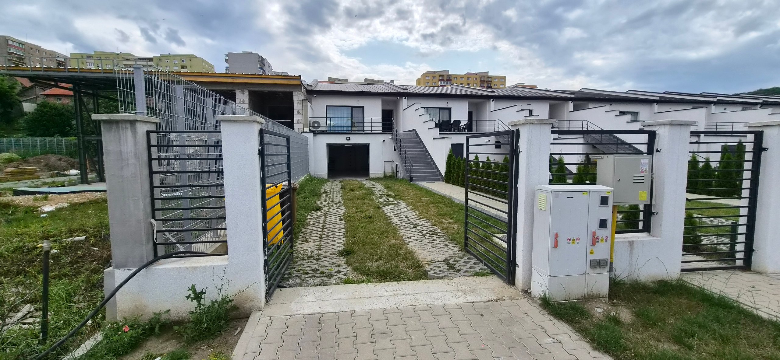 Casă de vânzare în zona centrală din Mediaș – 4 camere, 160 mp utili, garaj 64 mp, complet mobilată și utilată