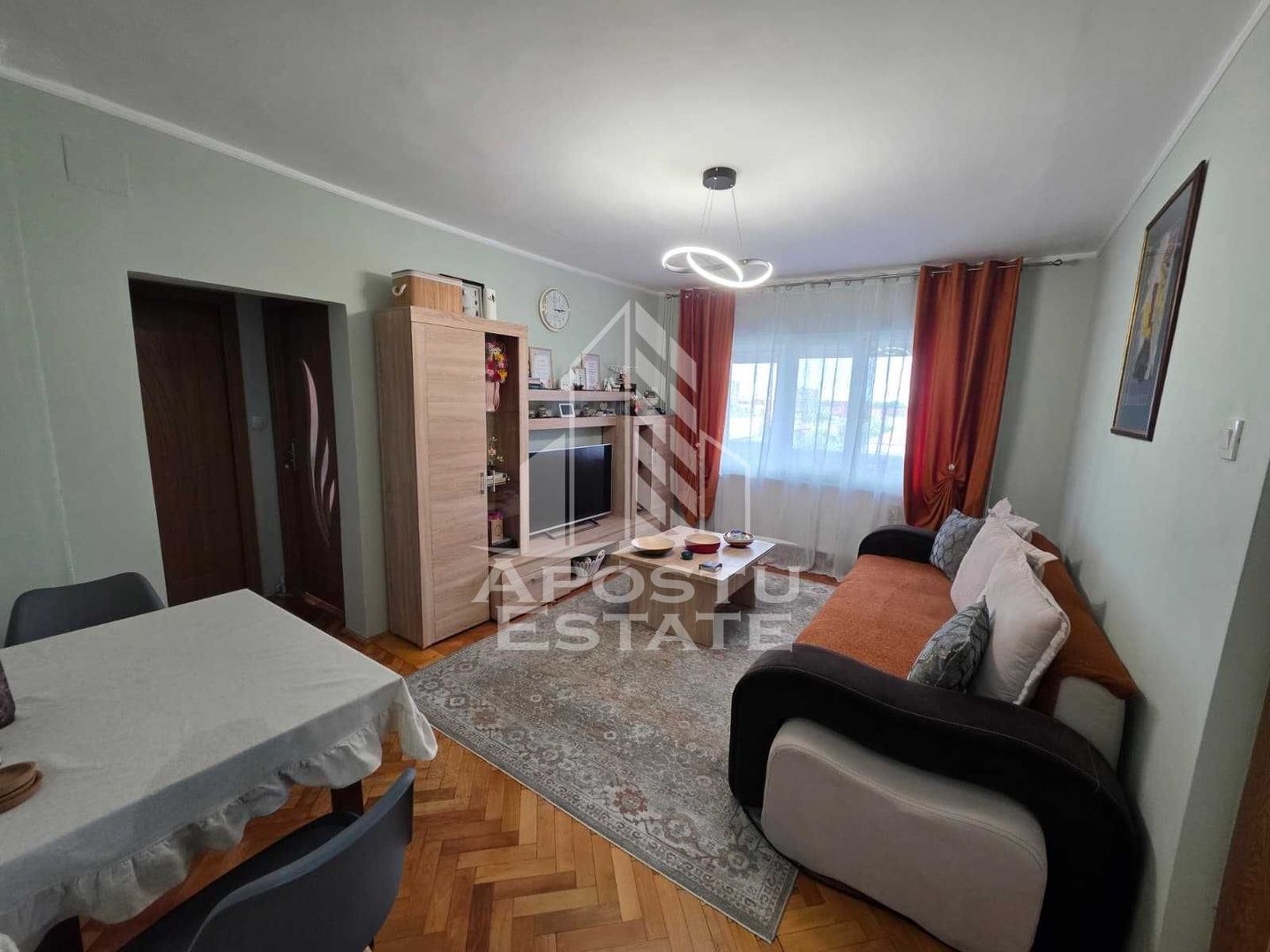 Apartament de vanzare cu 3 camere,centrala proprie,zona Gheorghe Lazar
