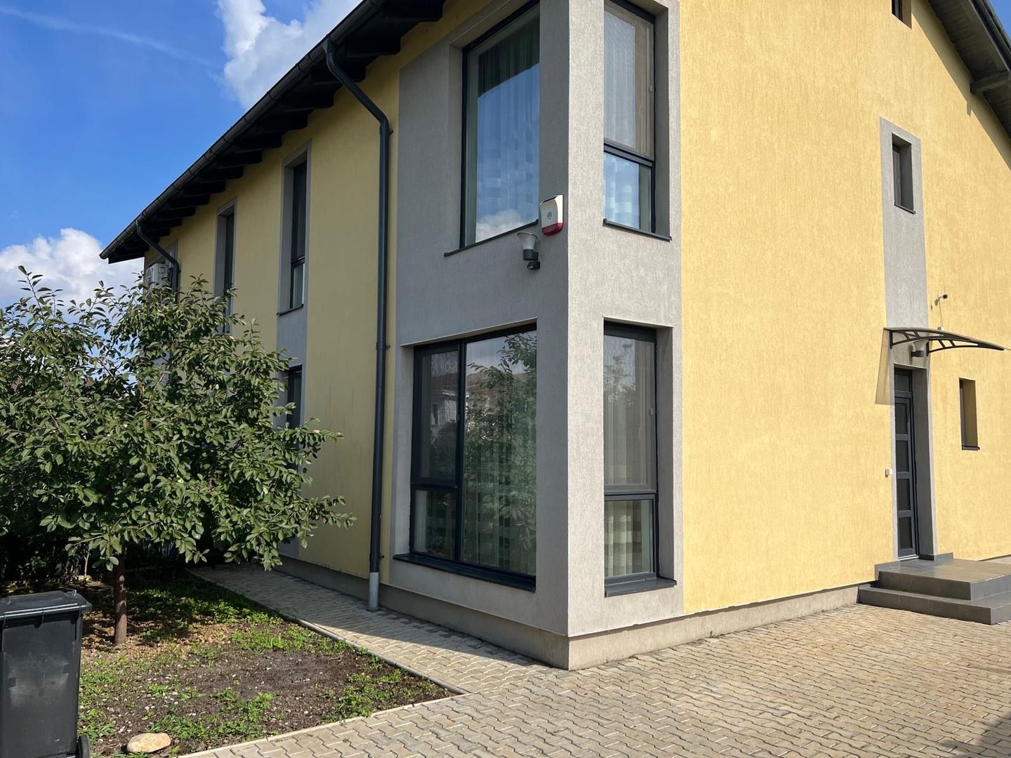 Duplex de închiriat în Dumbrăvița – 4 camere, 130 mp, teren 360 mp