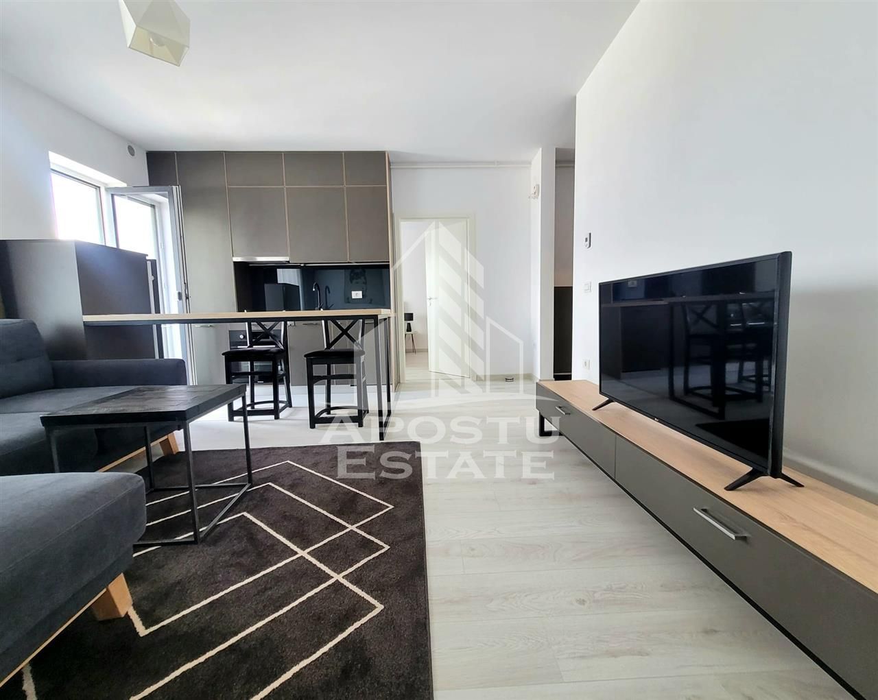 Apartament de vanzare cu 3 camere, 2 bai si parcare, bloc nou,Aradului