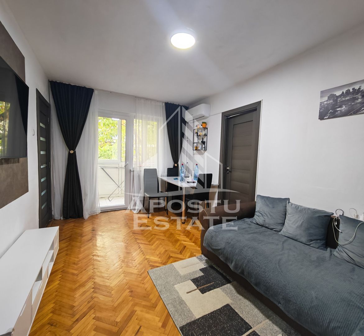 Apartament de vanzare cu 3 camere, etaj intermediar, zona Dacia