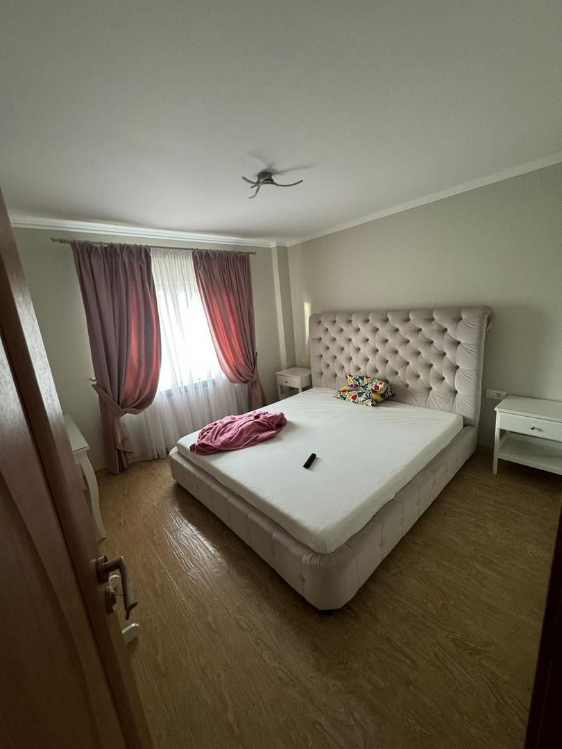 De inchiriat apartament cu 3 camere, Str. Nae leonard, etaj 3, 500 E