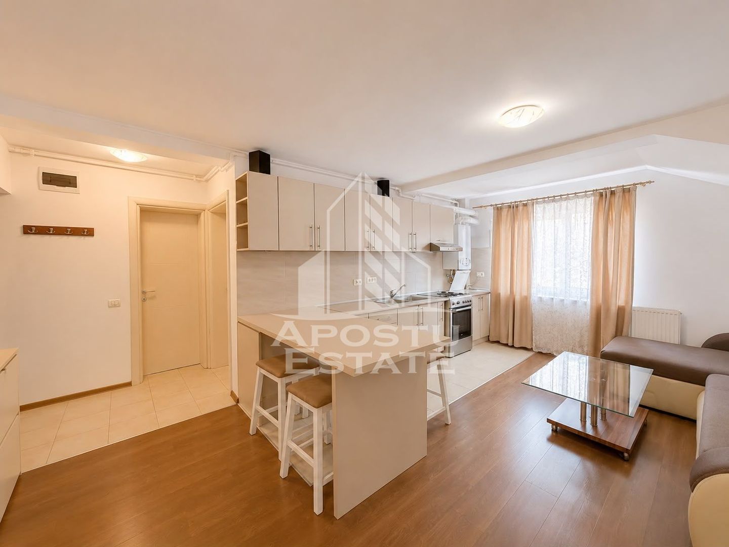 Apartament cu 3 camere de vanzare, loc de parcare, Dumbravita