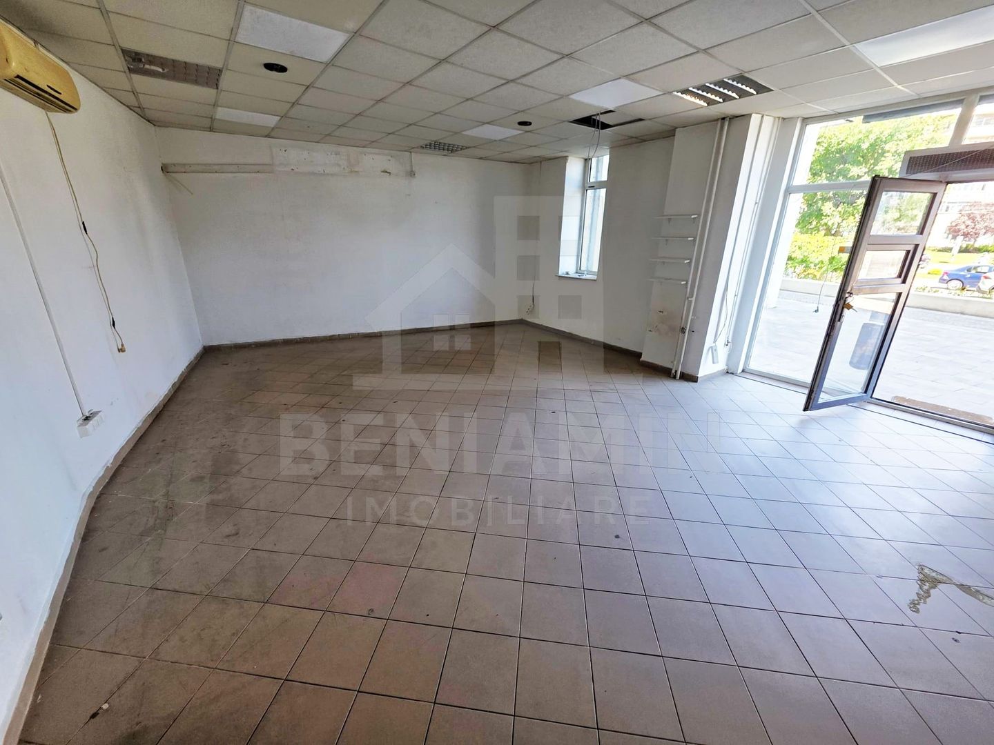Spatiu Comercial-90mp-Parter-Calea Bucuresti-Disponibil Imediat