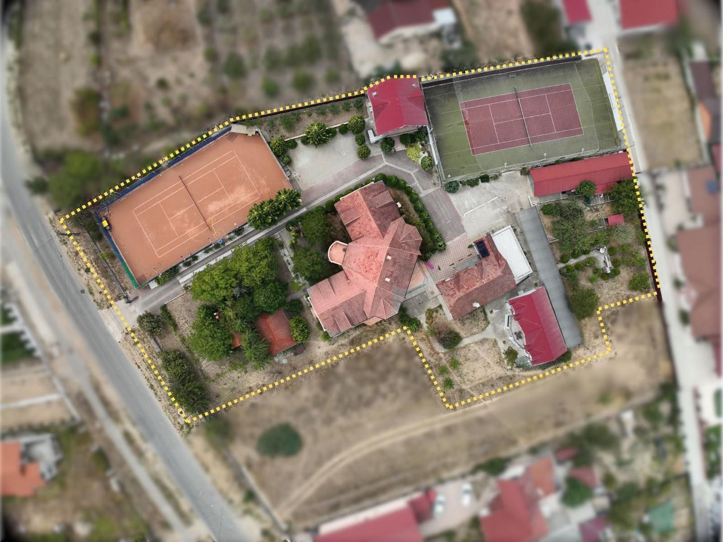 Complex turistic pe un domeniu de 5.375 mp | Sânmartin