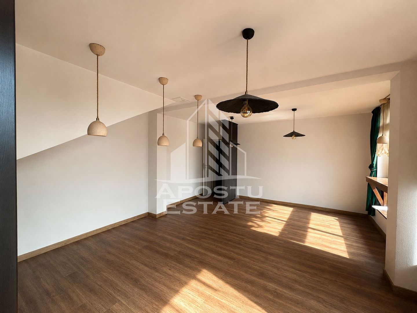 Spatiu comercial stradal, 150 mp, S+P+E+M, zona Olimpia Stadion