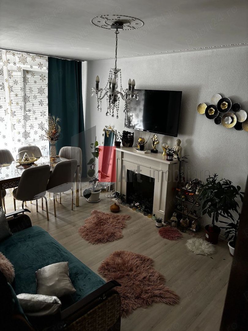 Vând apartament cu 3 camere și 2 băi în zona Militari