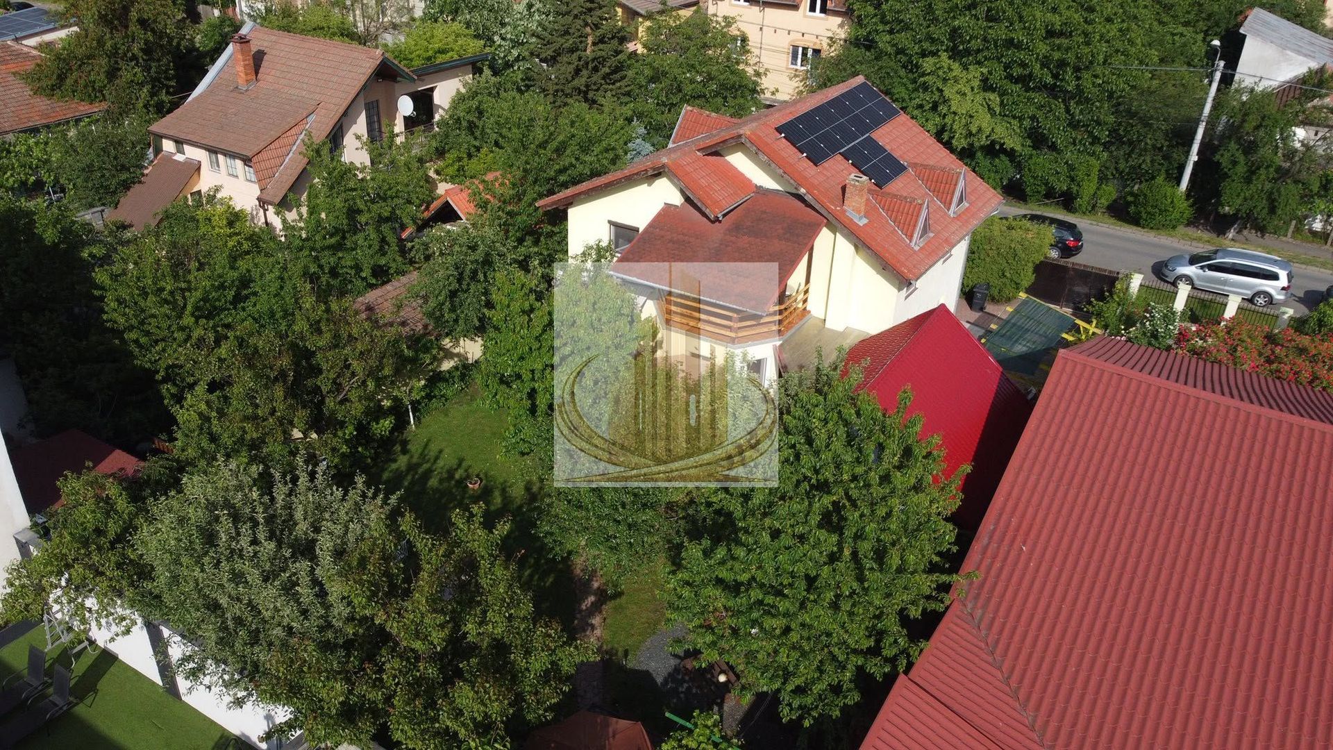 Casă P+E+Pod înalt, teren 574 mp, garaj și fotovoltaice –...