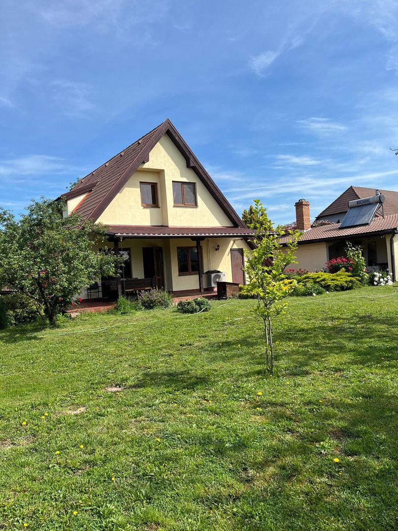 Casă elegantă, spațioasă, ideală pentru familie – Sanmihaiu Roman