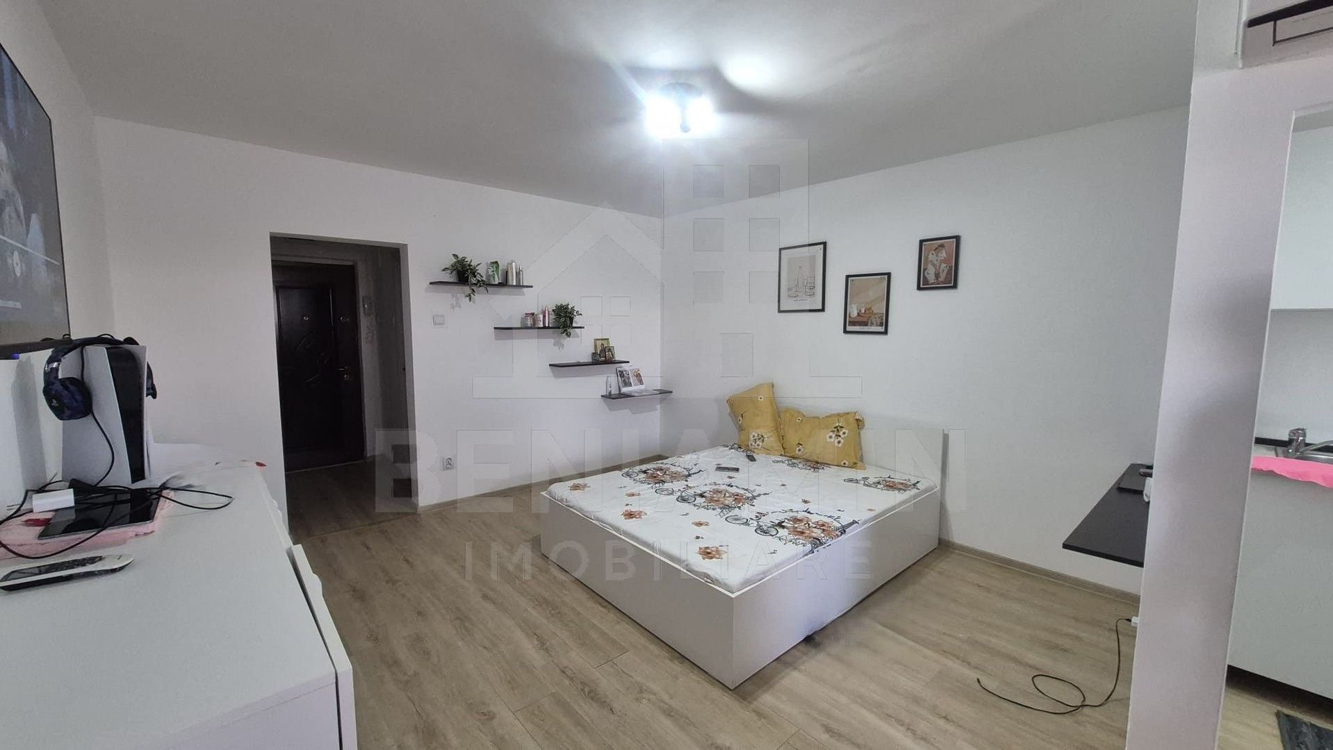 Garsoniera-semidecomandata-etaj 8-finisaje-moderne-mobilata-utilata