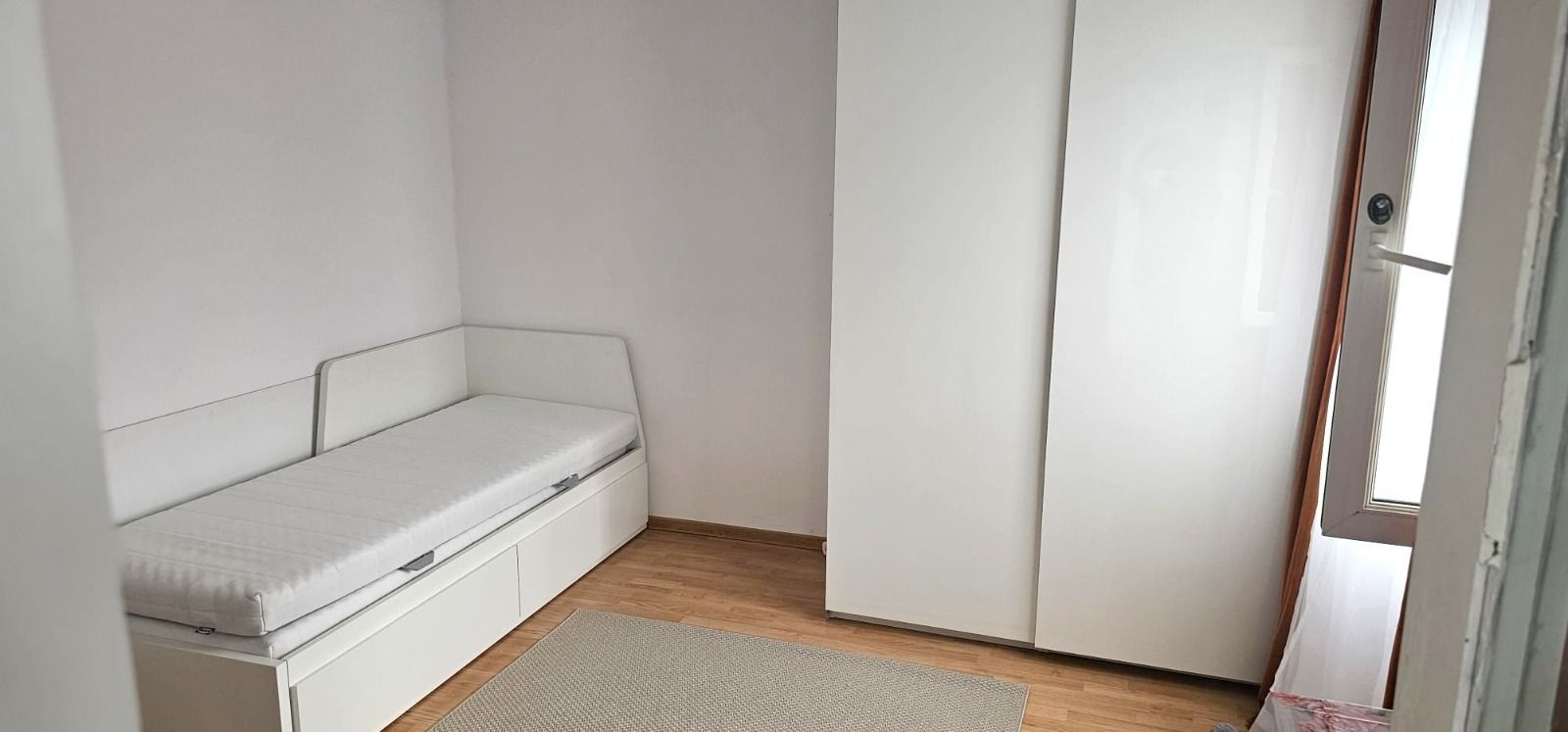 De inchiriat apartament cu o camera si balcon, etaj 4, Mazepa 1, 1600 lei
