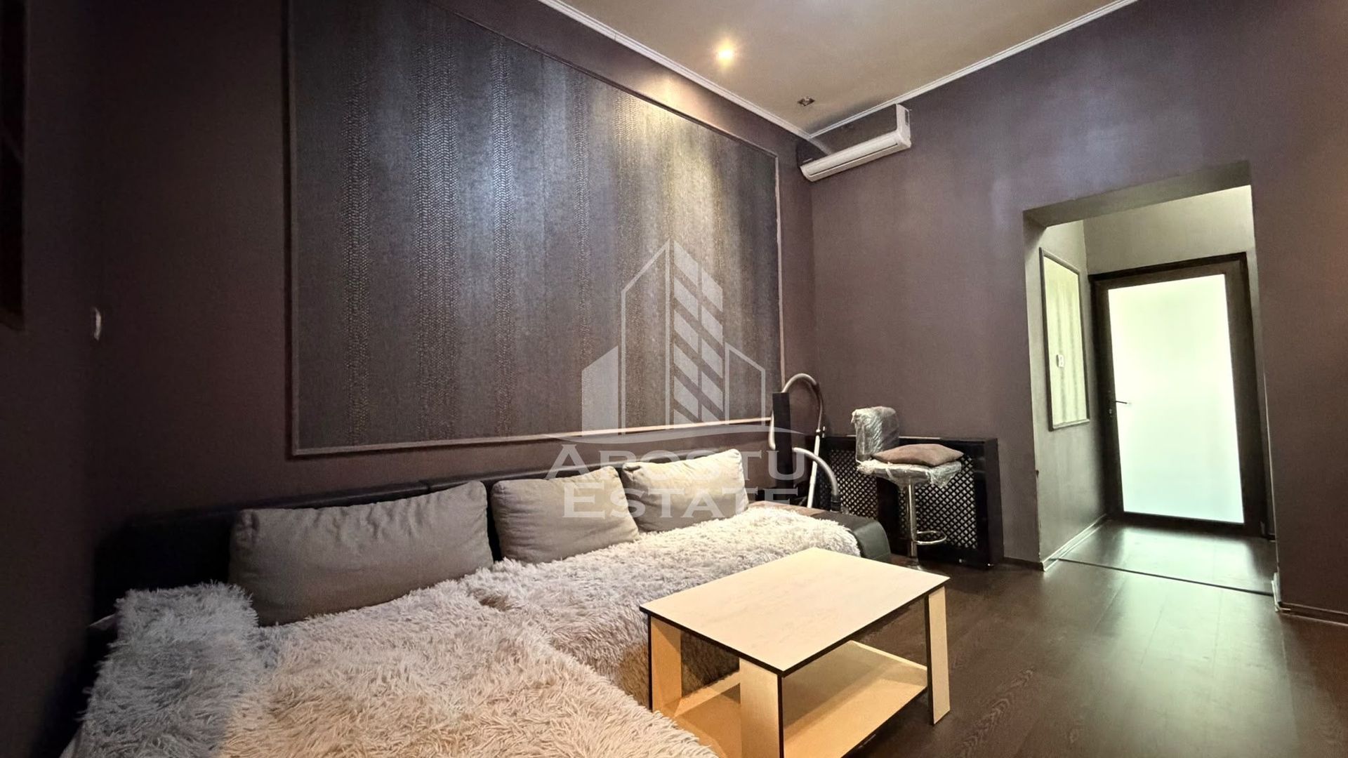 Apartament cu 3 camere de vanzare in cladire istorica, Timisoara