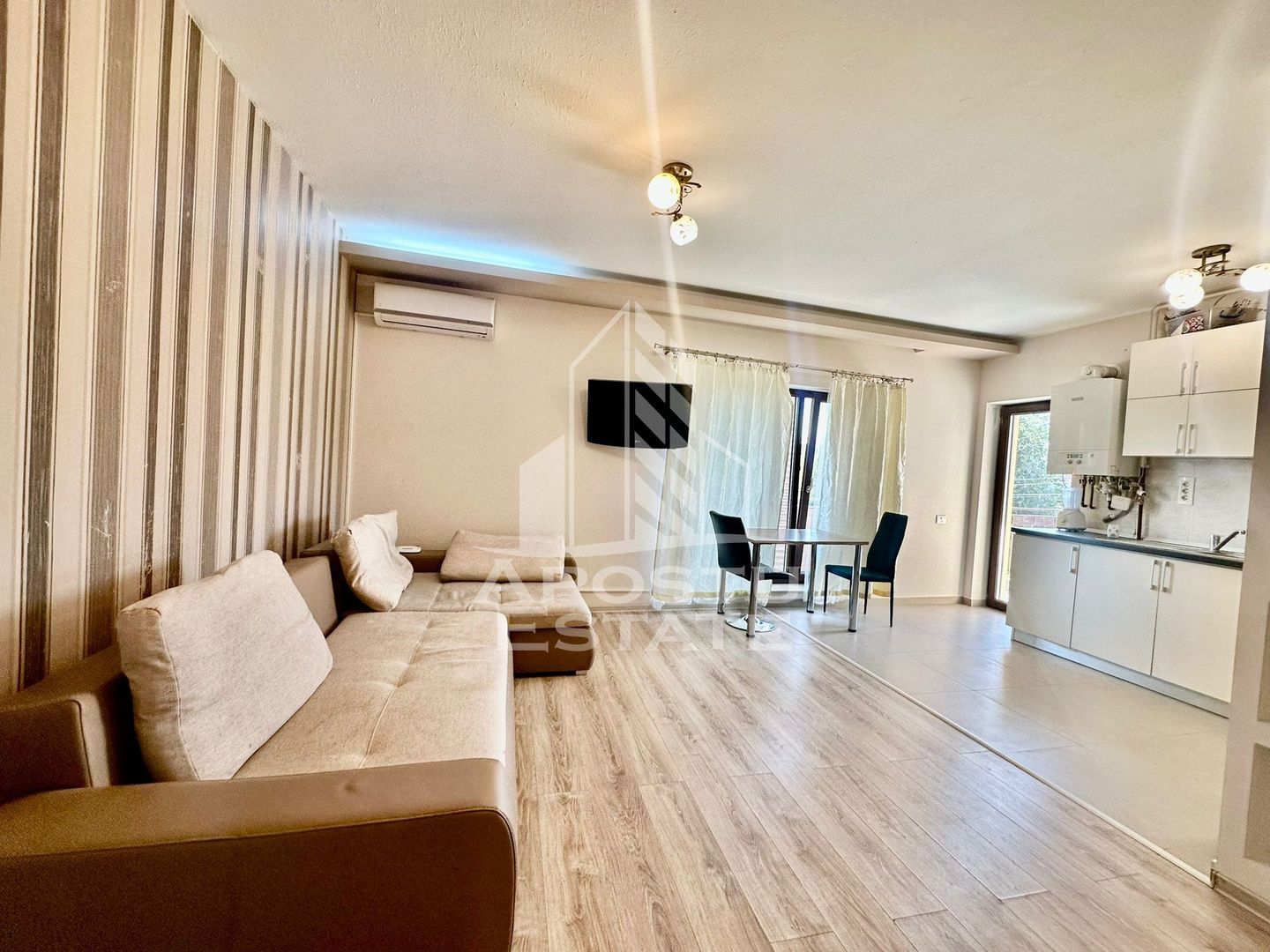 Apartament de vanzare cu 3 camere, etajul intai, Dumbravit...