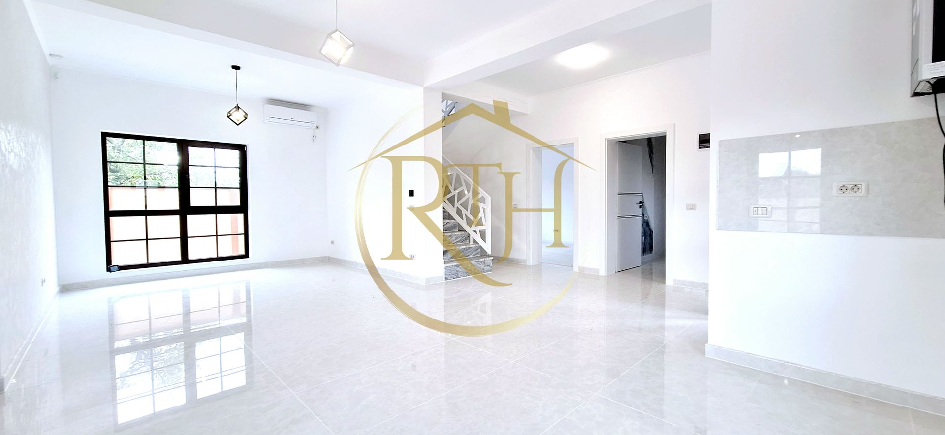 Oferim spre vanzare casa deosebita, cu 5 camere,Giroc, zona Centrala0% Comision