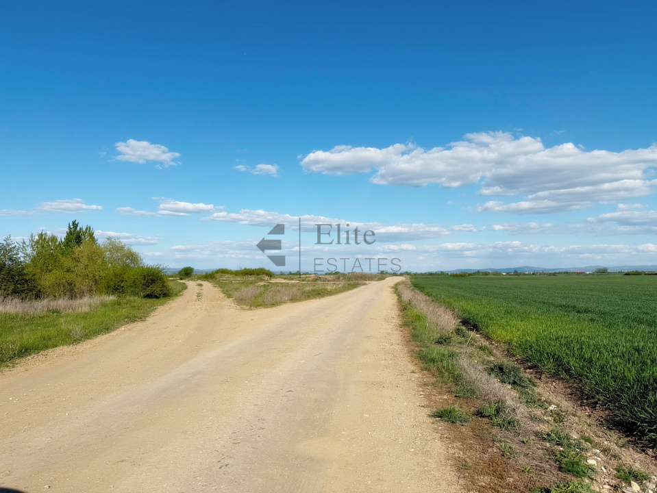 Teren extravilan 6450 mp in Osorhei acces din DN1