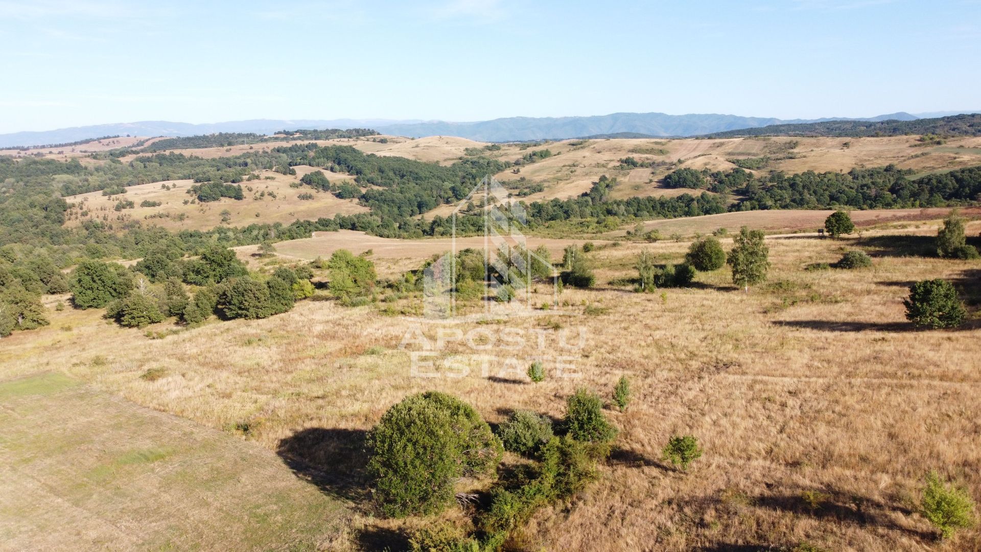 Teren de 50.000mp, priveliste panoramica spre munte si lac, Hunedoara