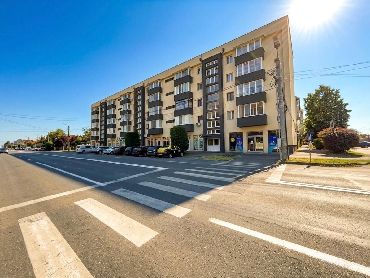 BRASADAS vinde ap 2 cam in Carpați 1 la etajul 3/4.