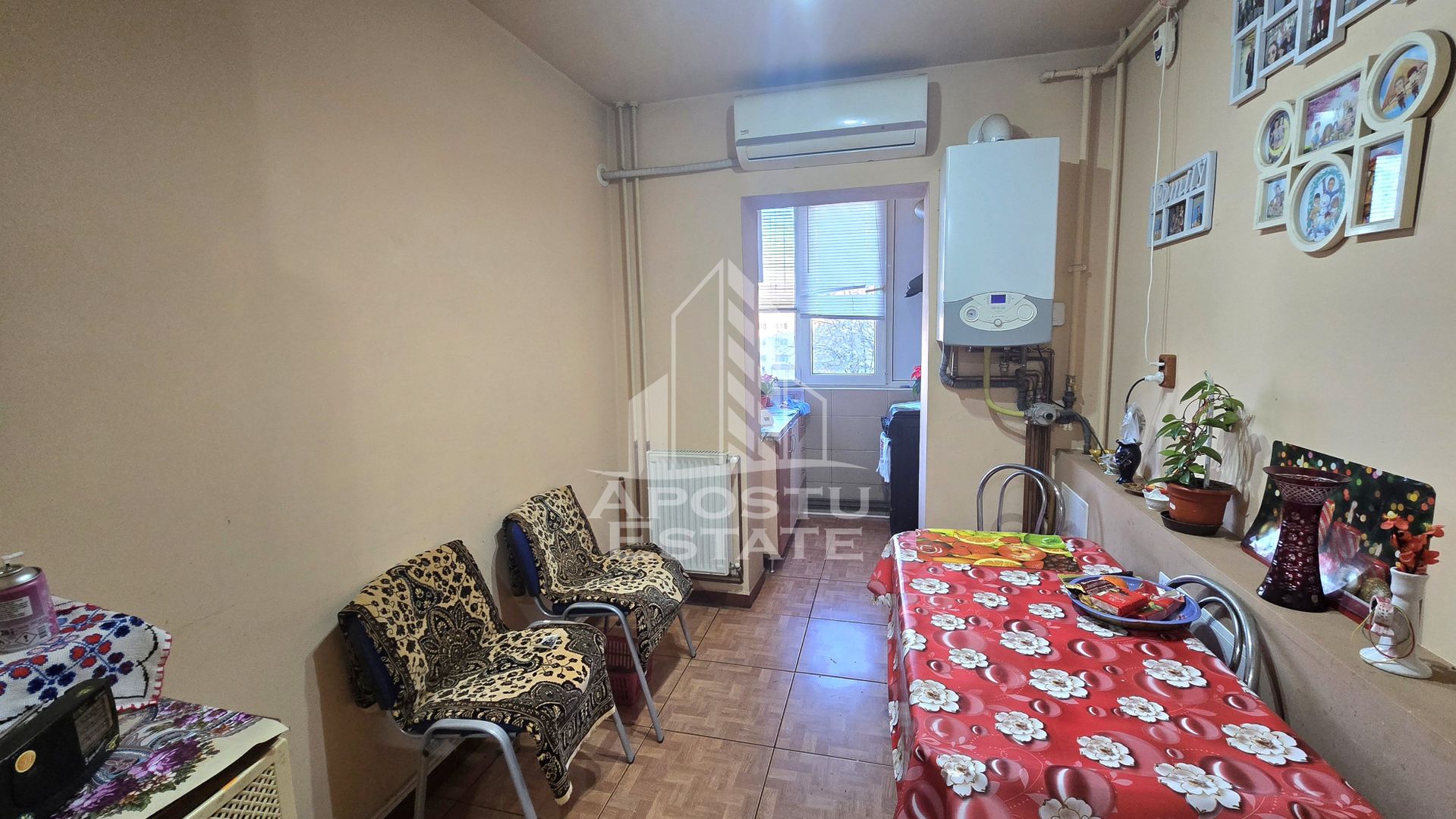 Apartament de vanzare cu 3 camere, centrala proprie, etaj 3, Lipovei