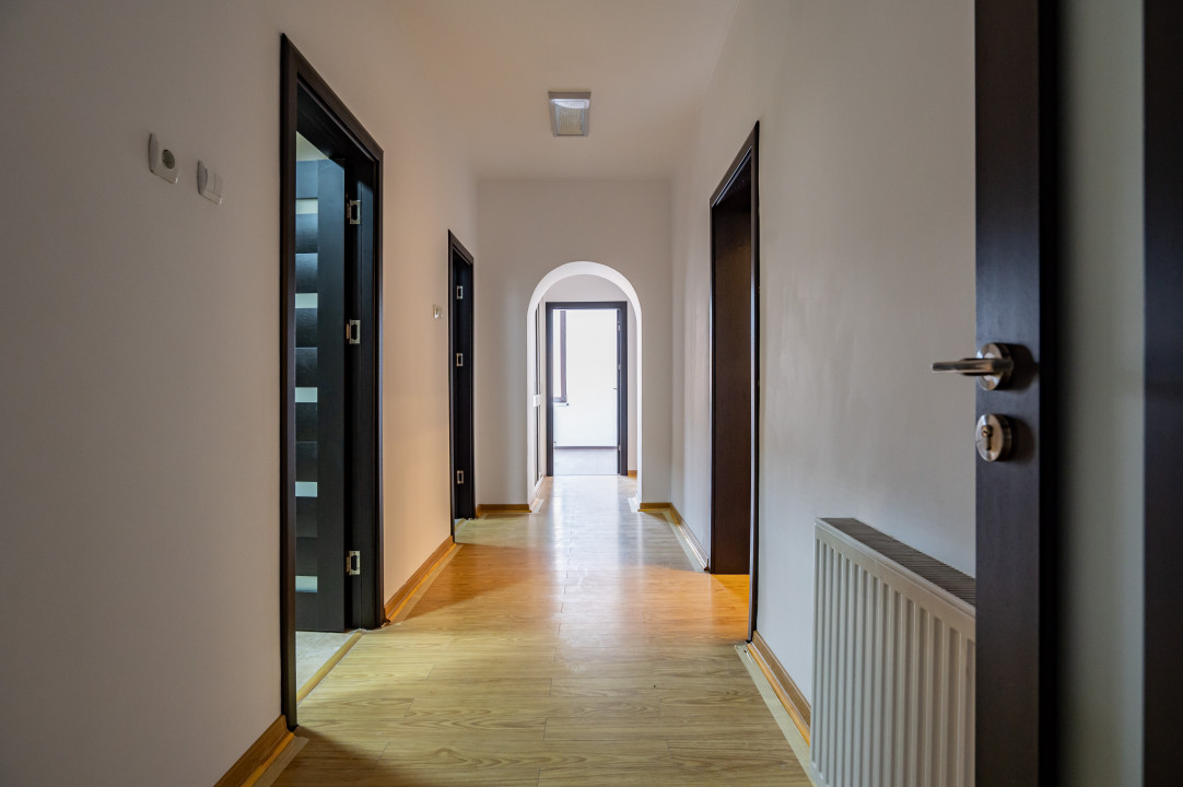 UNIVERSITATE-OFERTA SPECIALA(cod04)-Vila interbelica P+1-Constanta