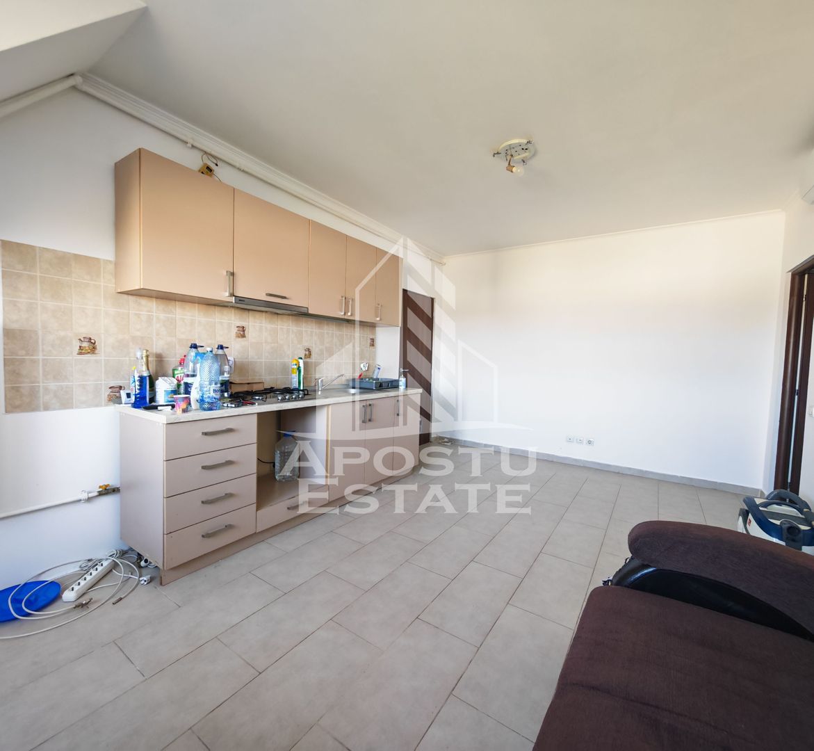 Apartament cu 2 camere de vanzare, centrala proprie, zona Lipovei