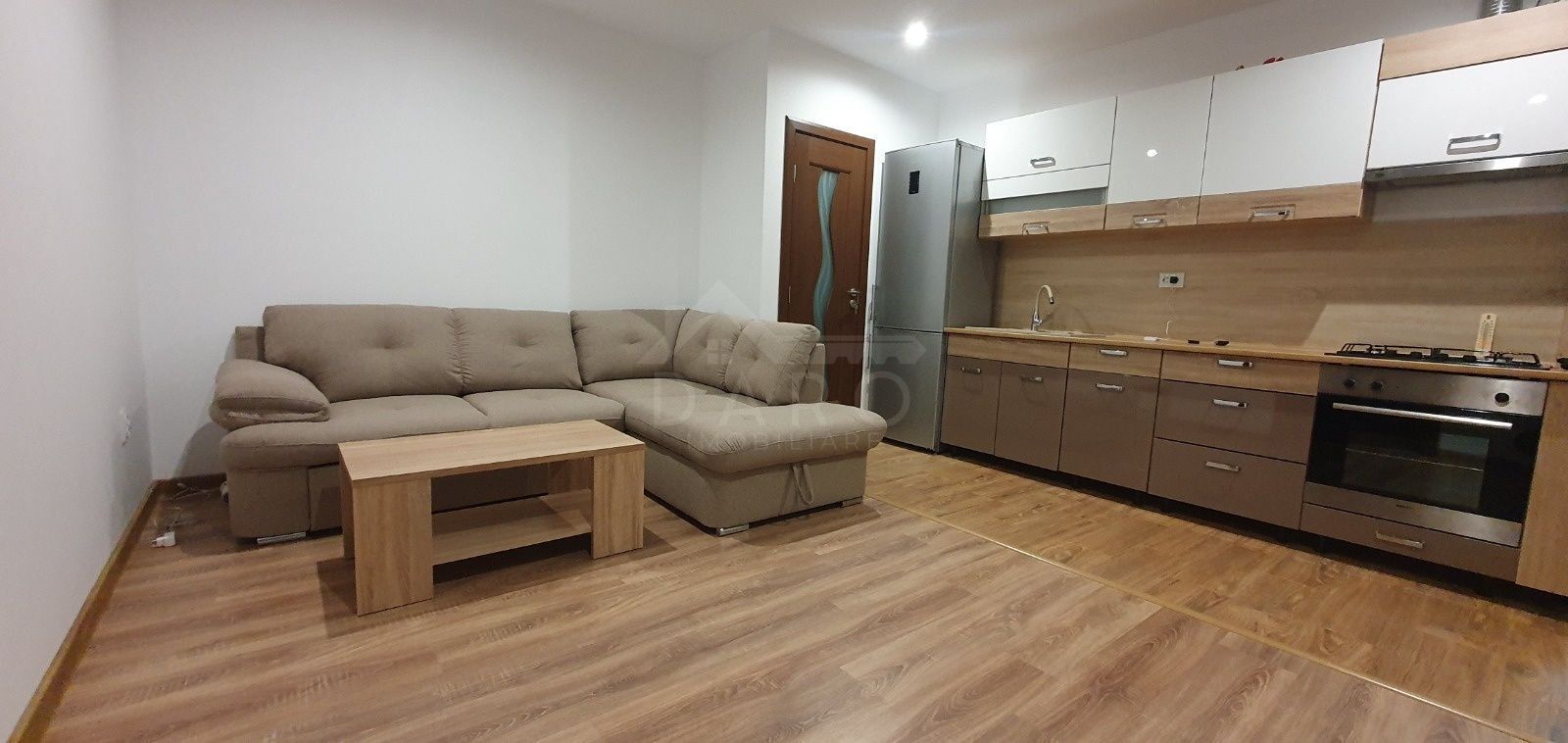 Inchiriez apartament cu doua camere, zona centrala