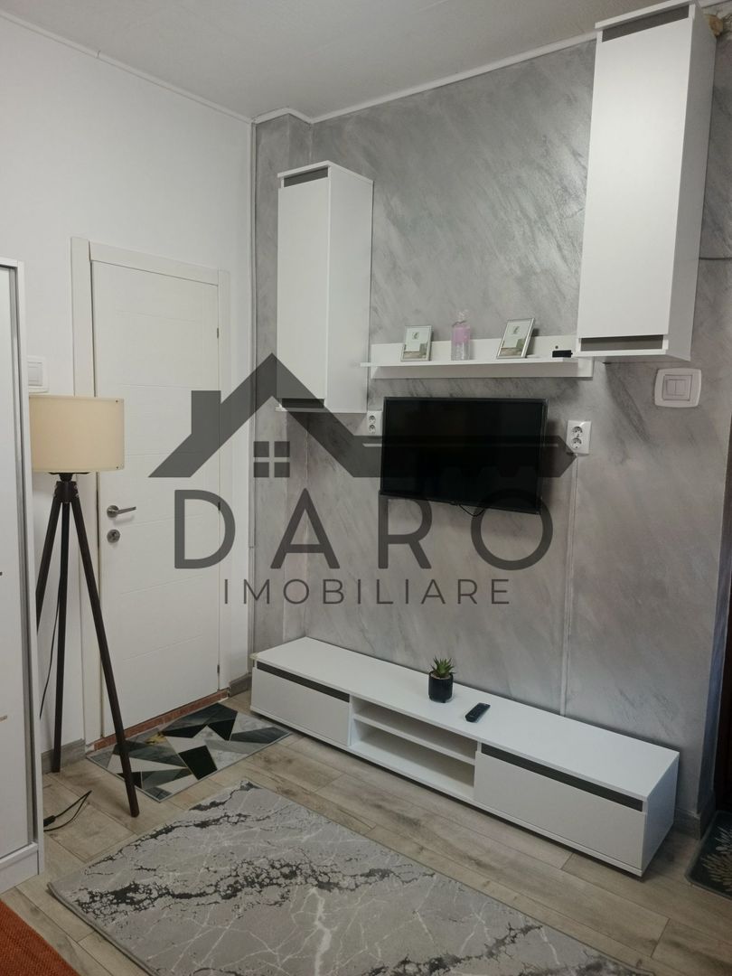 inchiriem garsoniera langa UMF 200 EUR/luna