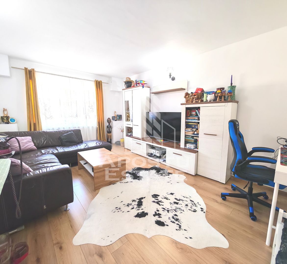 Apartament decomandat cu 3 camere, centrala proprie, zona Lipovei