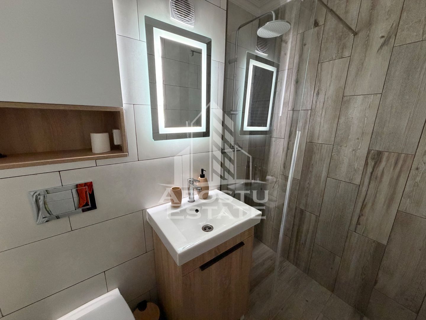 Apartament cu 3 camere de vânzare, renovat , Zona Dacia , Timișoara