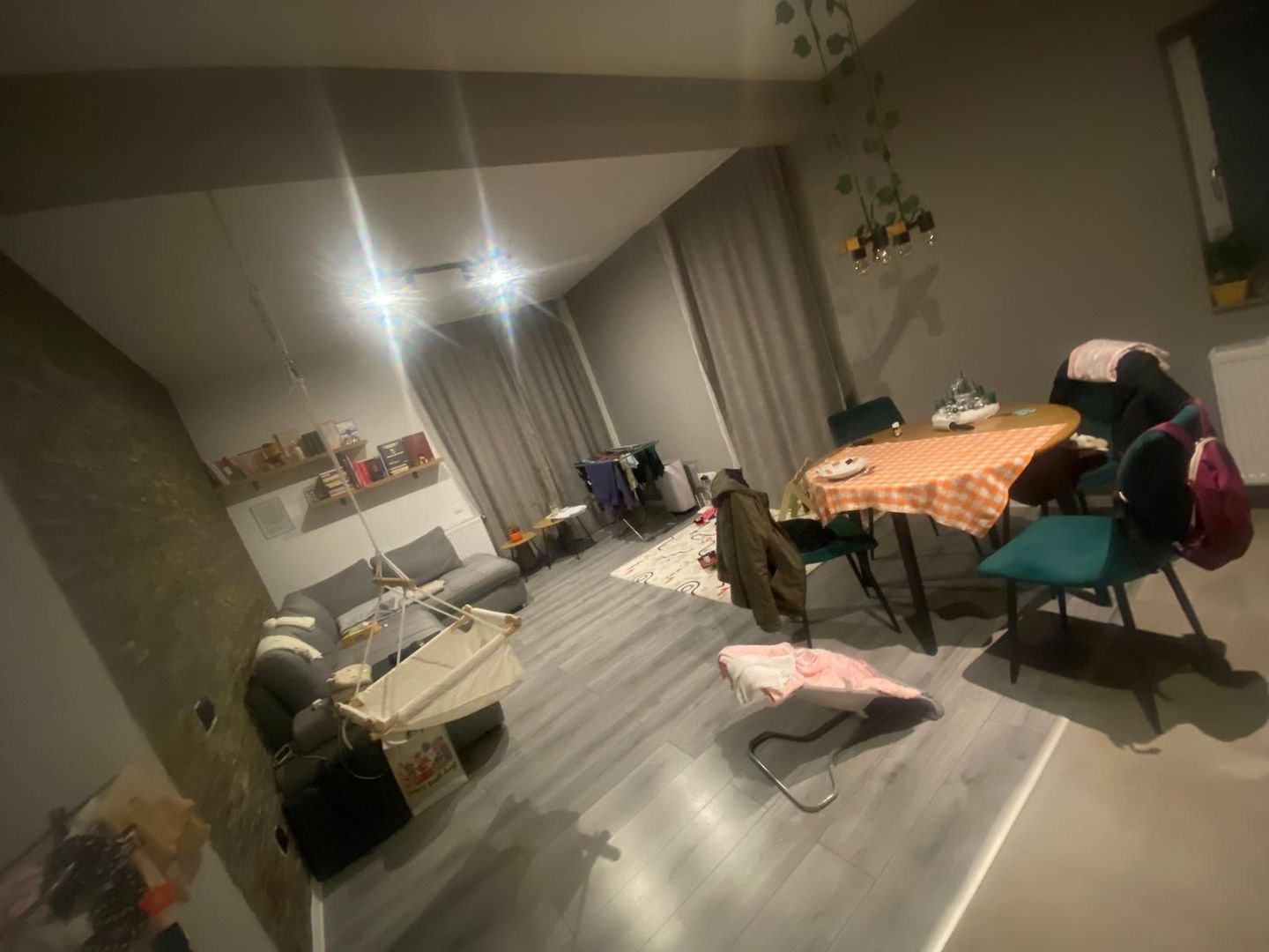 Apartament 2 camere, 60 mp, 2 balcoane, 1 parcare privată