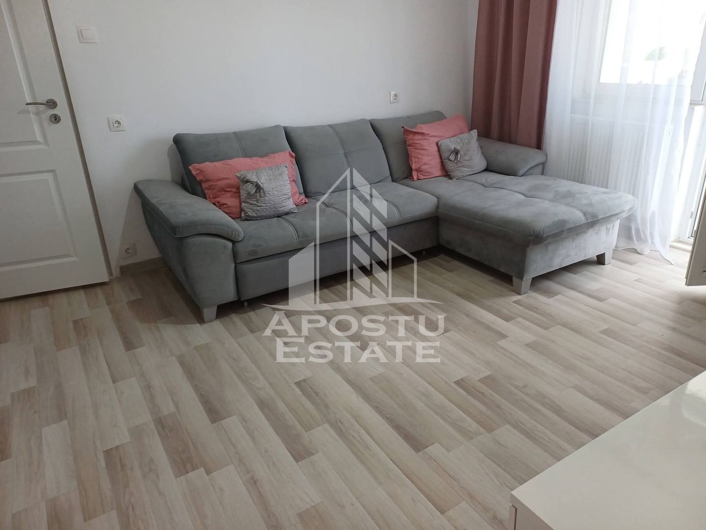 Apartament semidecomandat,2 camere,mobilat,etaj 2,Calea Lipovei