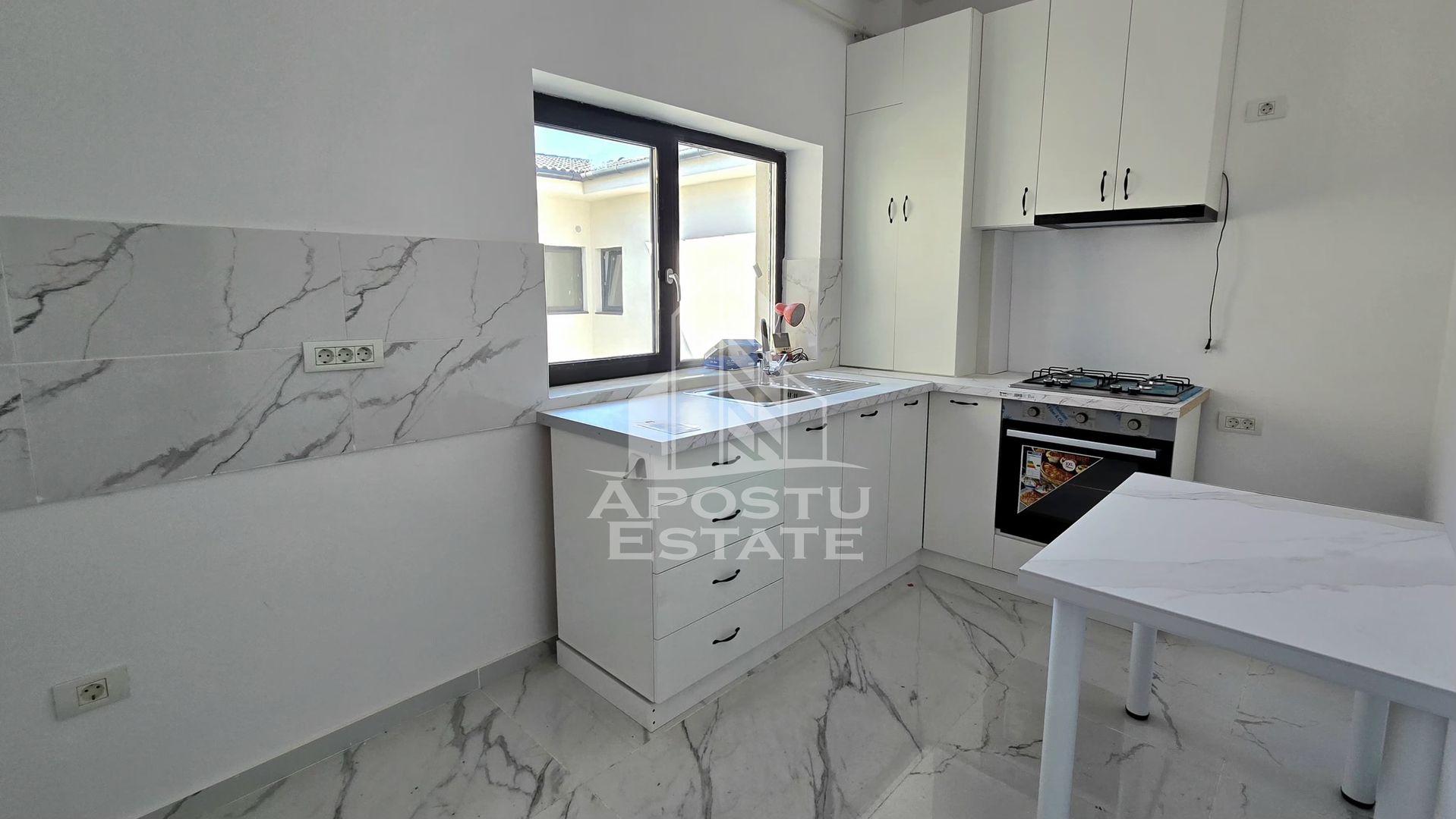 Apartament nou de vanzare cu 2 camere,bucatarie inchisa,mobilata,Giroc