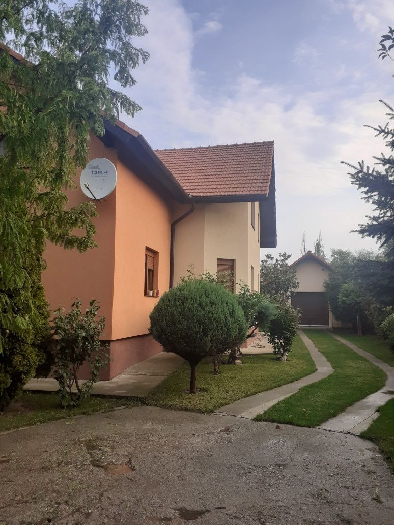 BRASADAS vinde casa cu 6 camere si teren 1200mp în Amati.