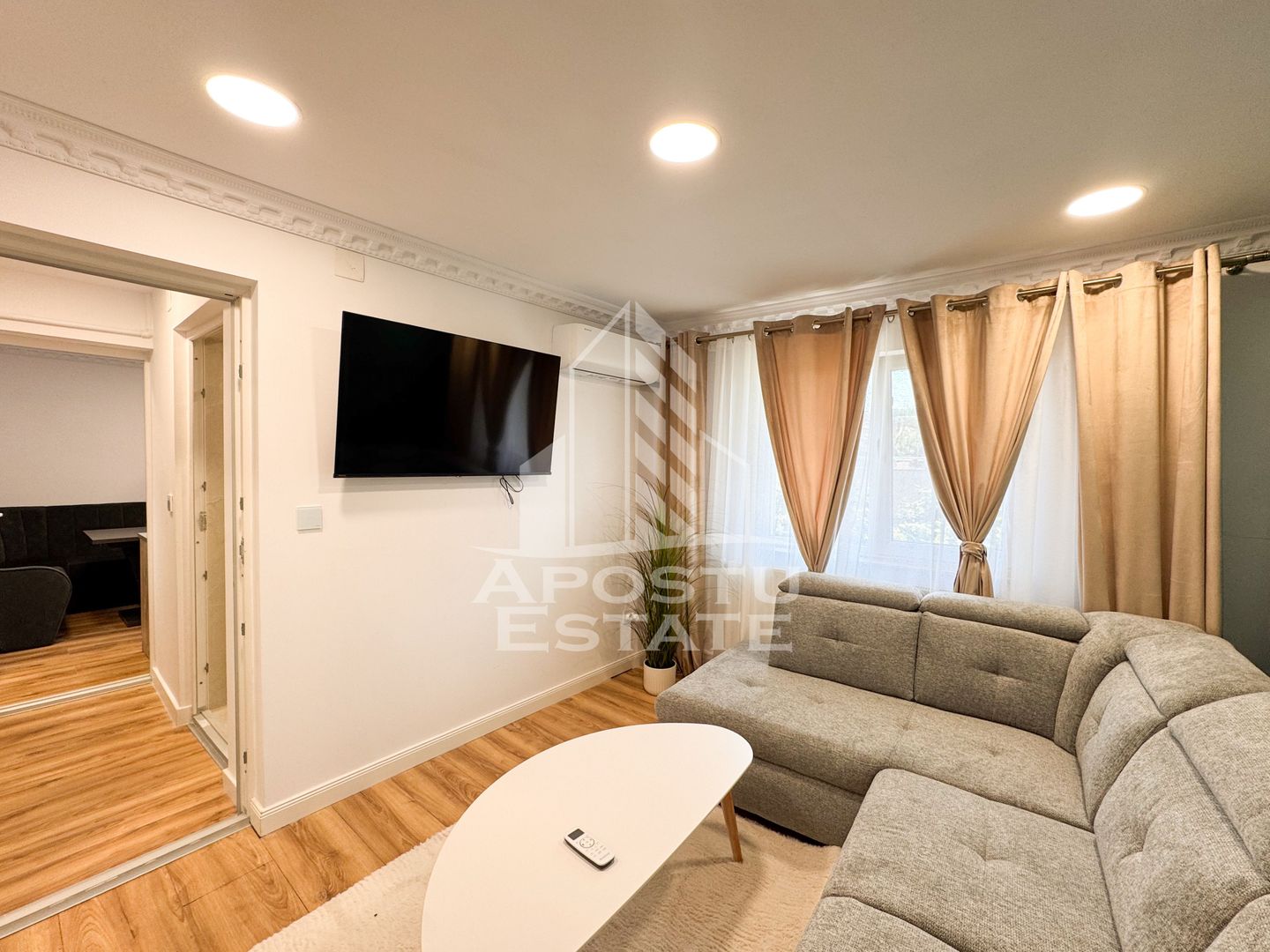 Aparatament 2 camere, finisat lux, terasa, zona case OM din Hunedoara