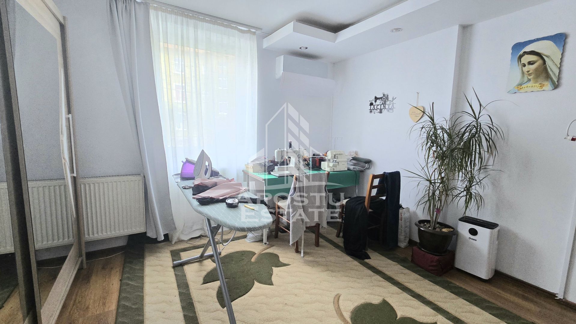 Apartament de vanzare cu 2 camere, centrala proprie, parter inalt, zona Ronat