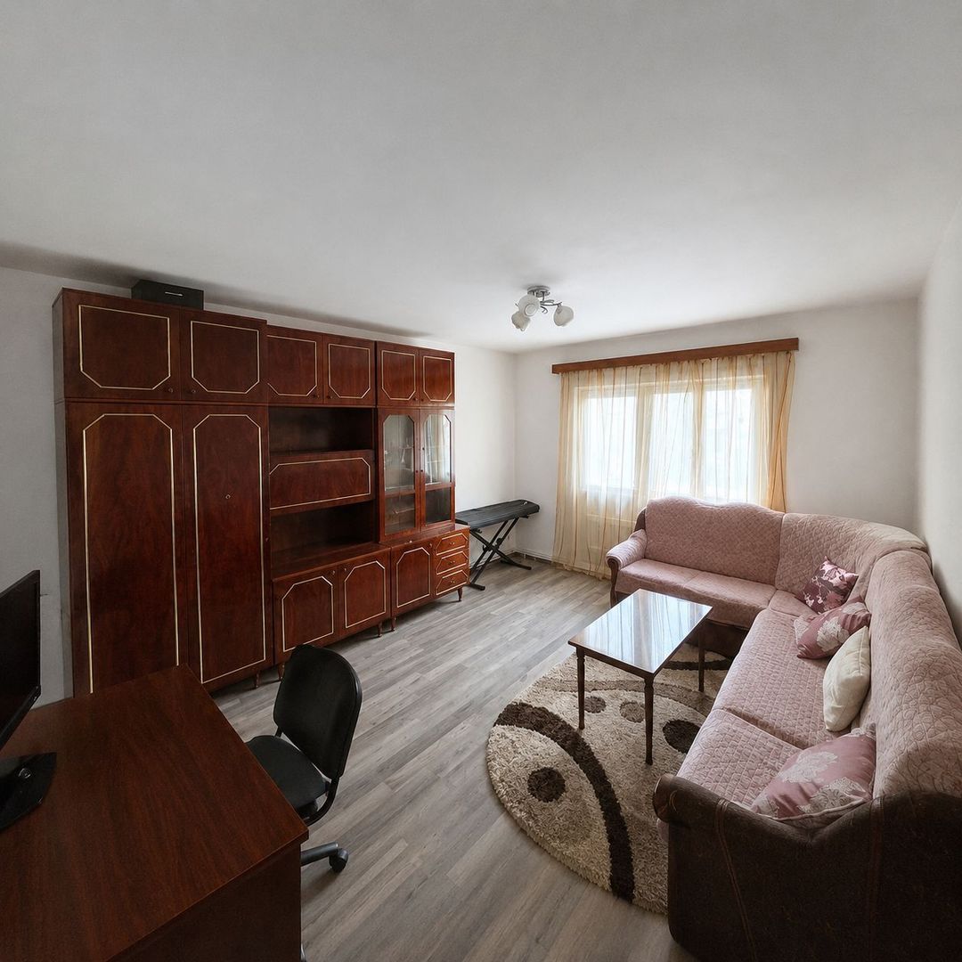 Apartament decomandat cu 3 camere și 2 băi, zona Complex Studențesc