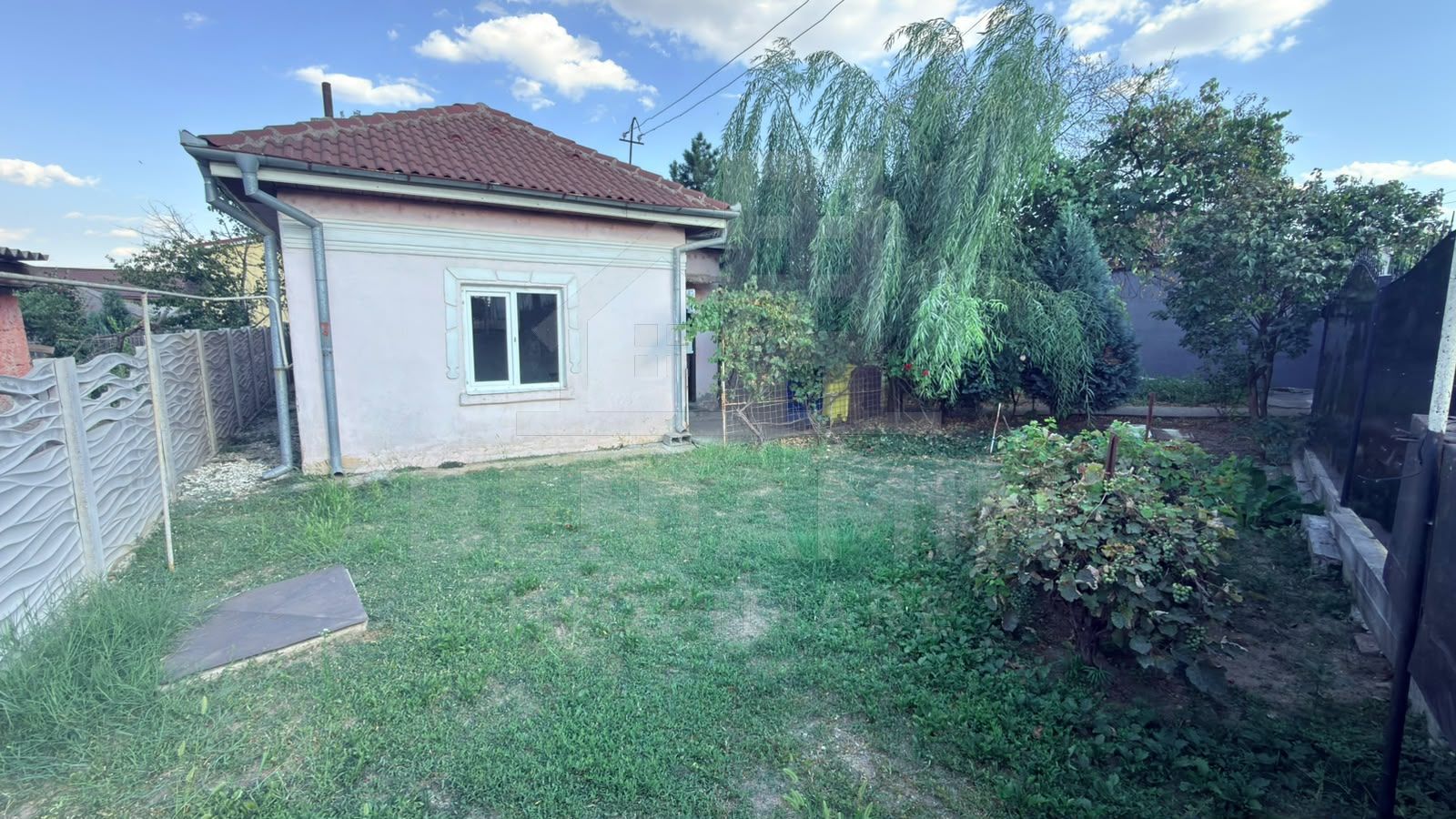 Casa-cu-Teren-Generos-(625 mp)-Panouri-Solare – Bariera-Valcii