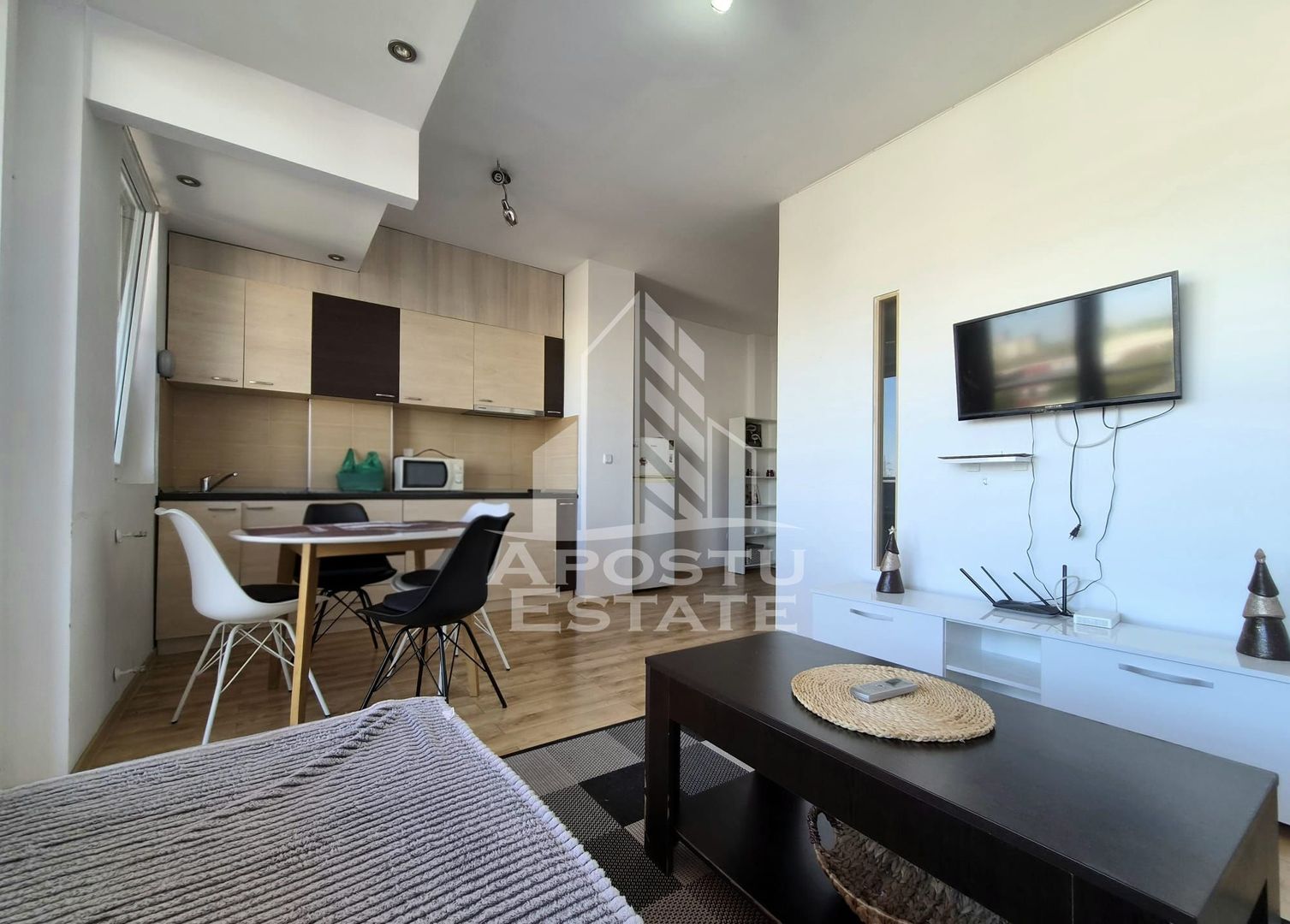Apartament semidecomandata doua camere,zona Ared Uta