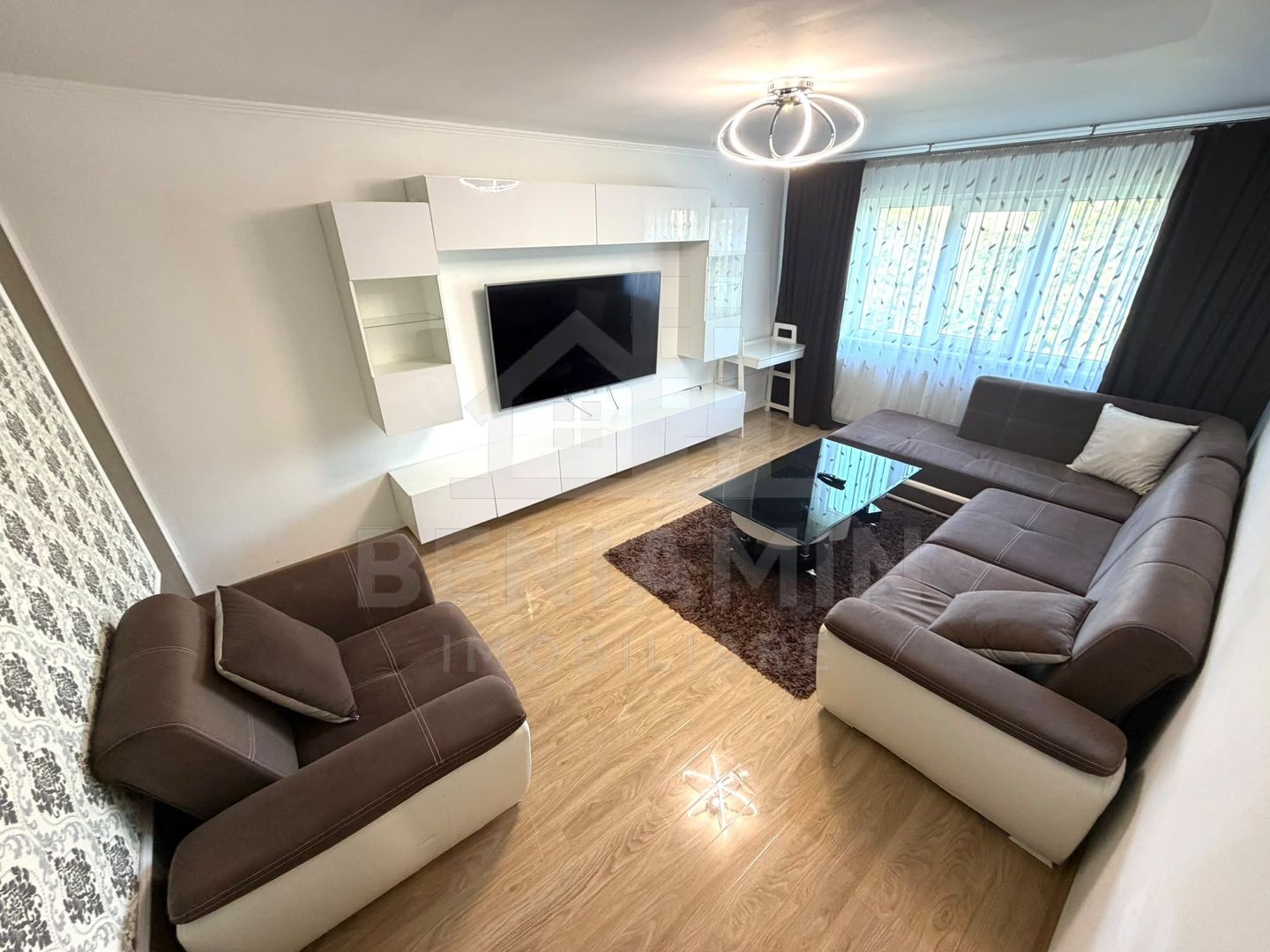 Apartament 3 camere si 2 bai Rovine decomandat 67mp an1985