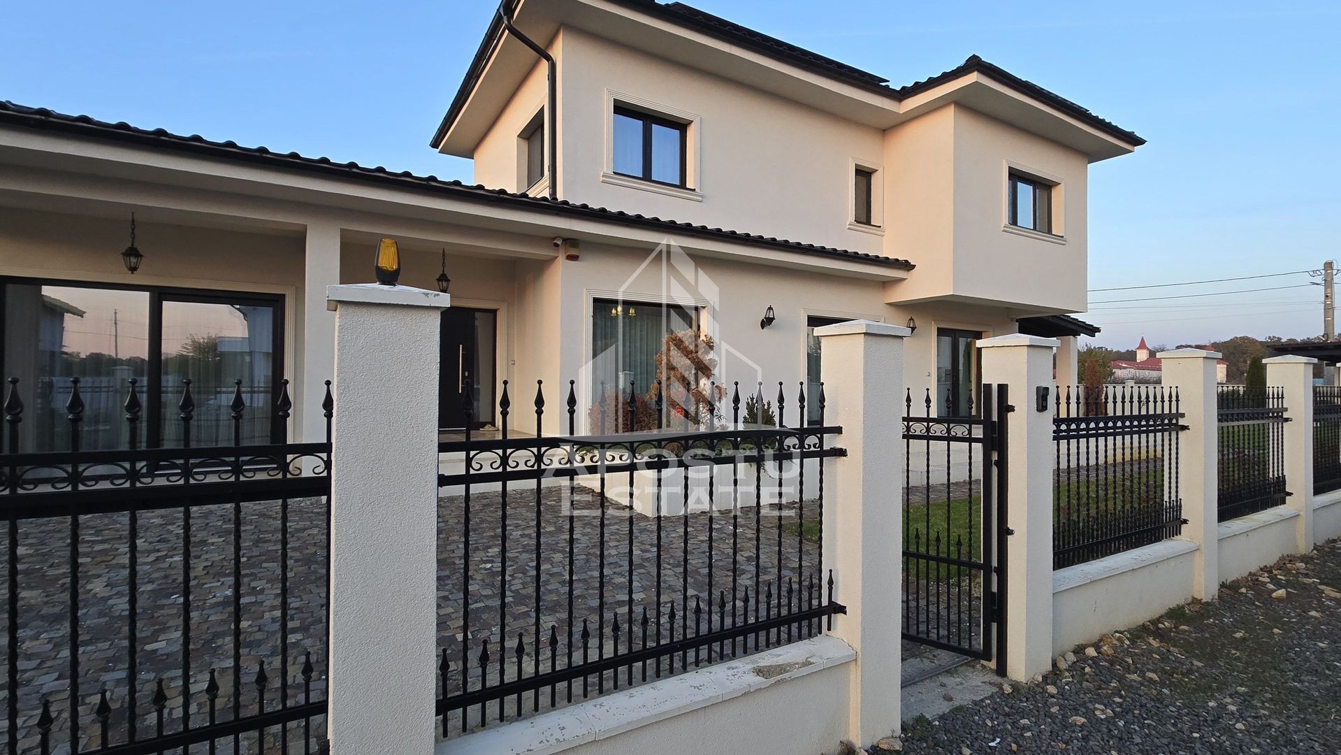 Casa individuala de vanzare cu 5 camere, 3 bai si garaj, Sag, Timis